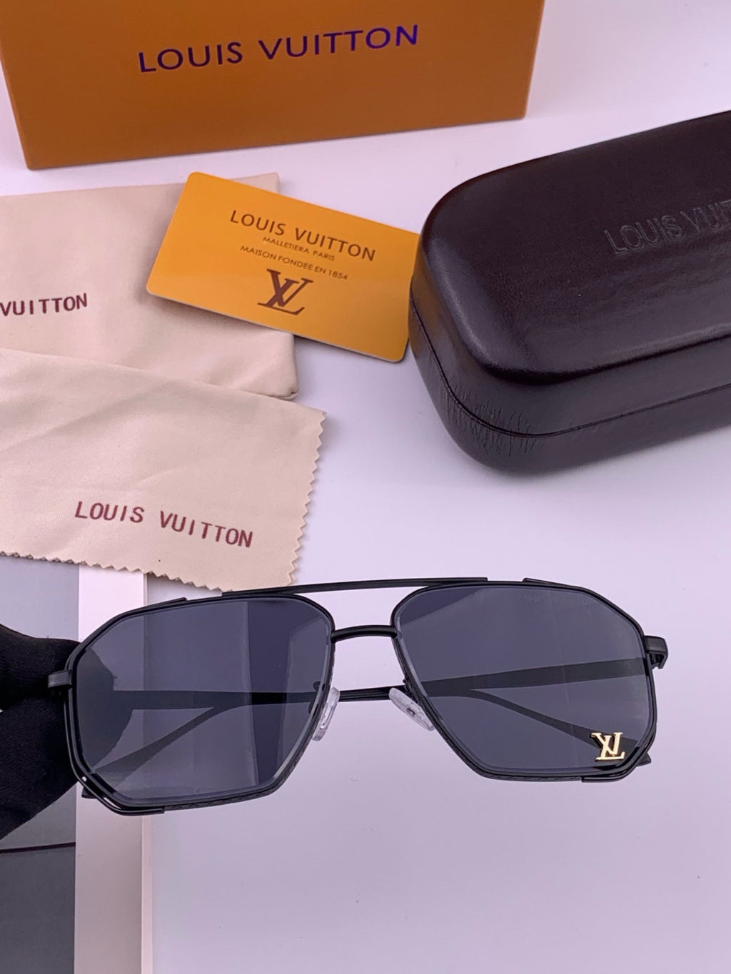 Louis Vuitton L31758 Aviator Black Lens Sunglasses for Men & Women - detail image 2