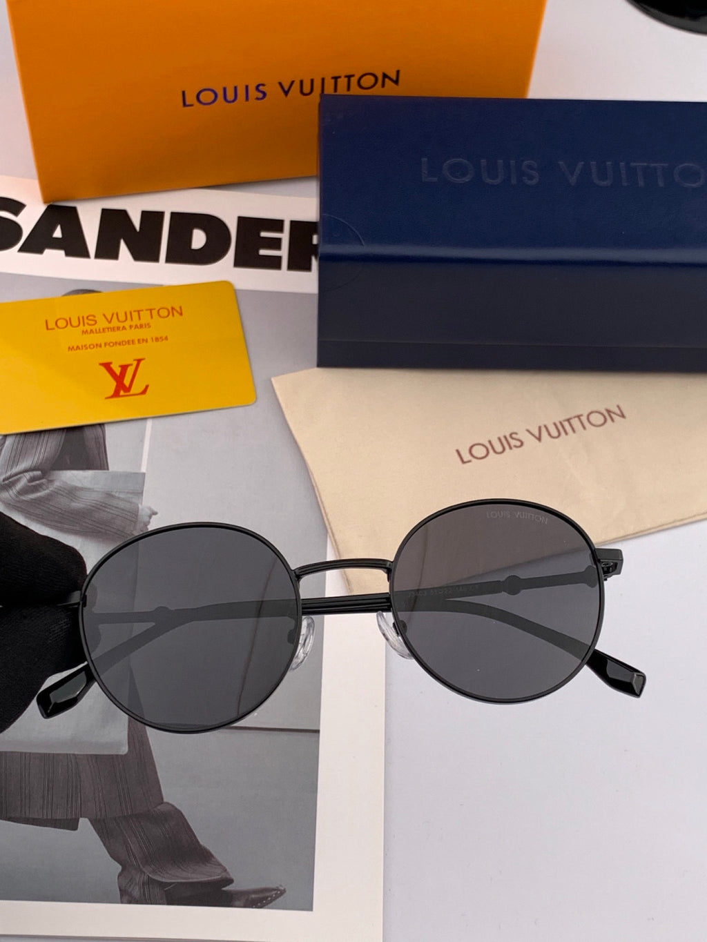 Louis Vuitton L3340 Polarized Aviator Gray Lens Sunglasses for Men & Women - detail image 3