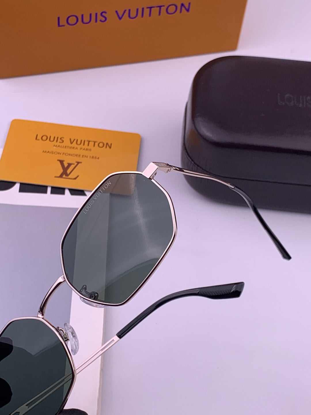 Louis Vuitton L6339 Polarized Aviator Gold Lens Sunglasses for Men & - 486106 - detail image 3