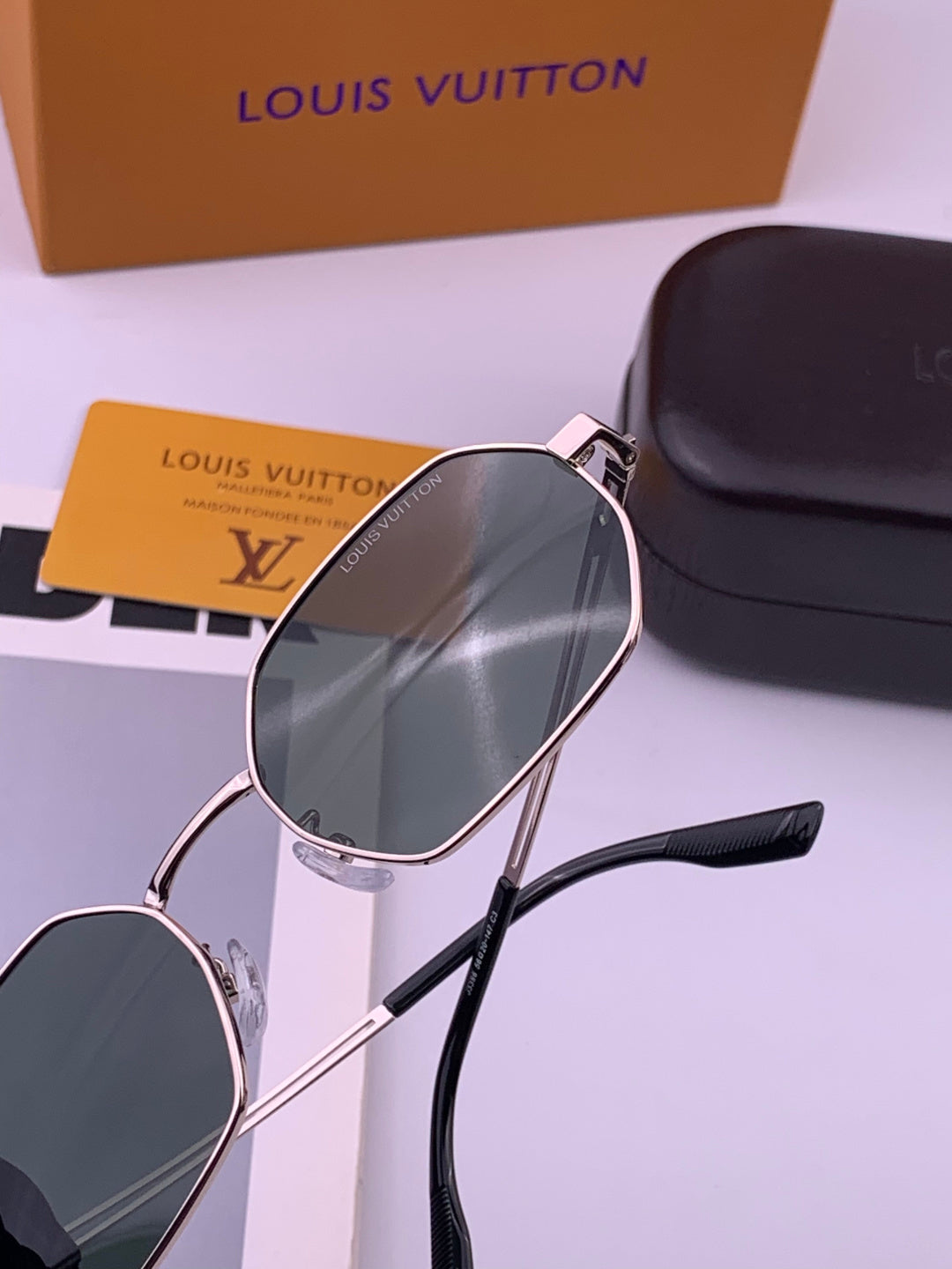 Louis Vuitton L6339 Polarized Aviator Gold Lens Sunglasses for Men & - 486107 - detail image 4