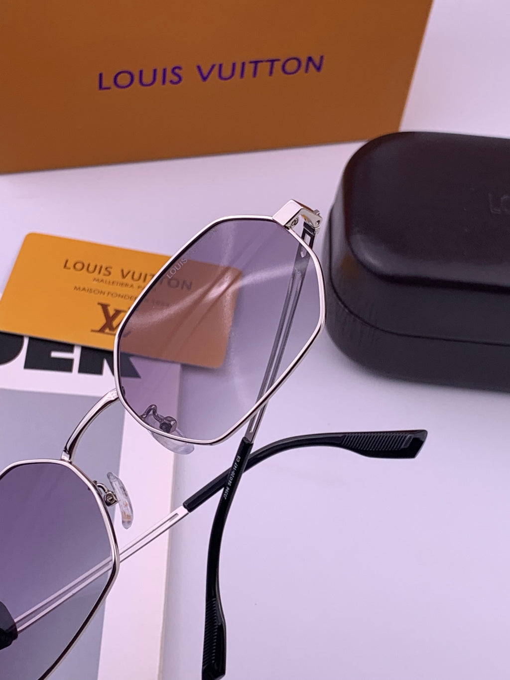 Louis Vuitton L6339 Polarized Aviator Black Lens Sunglasses for Men & Women - detail image 4