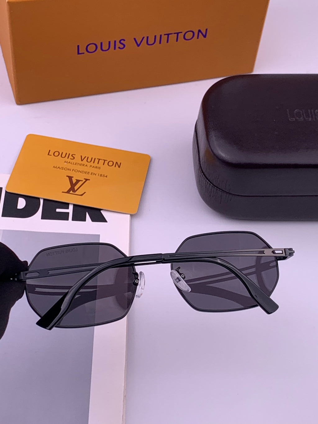 Louis Vuitton L6339 Polarized Aviator Gold Lens Sunglasses for Men & - 486293 - detail image 6
