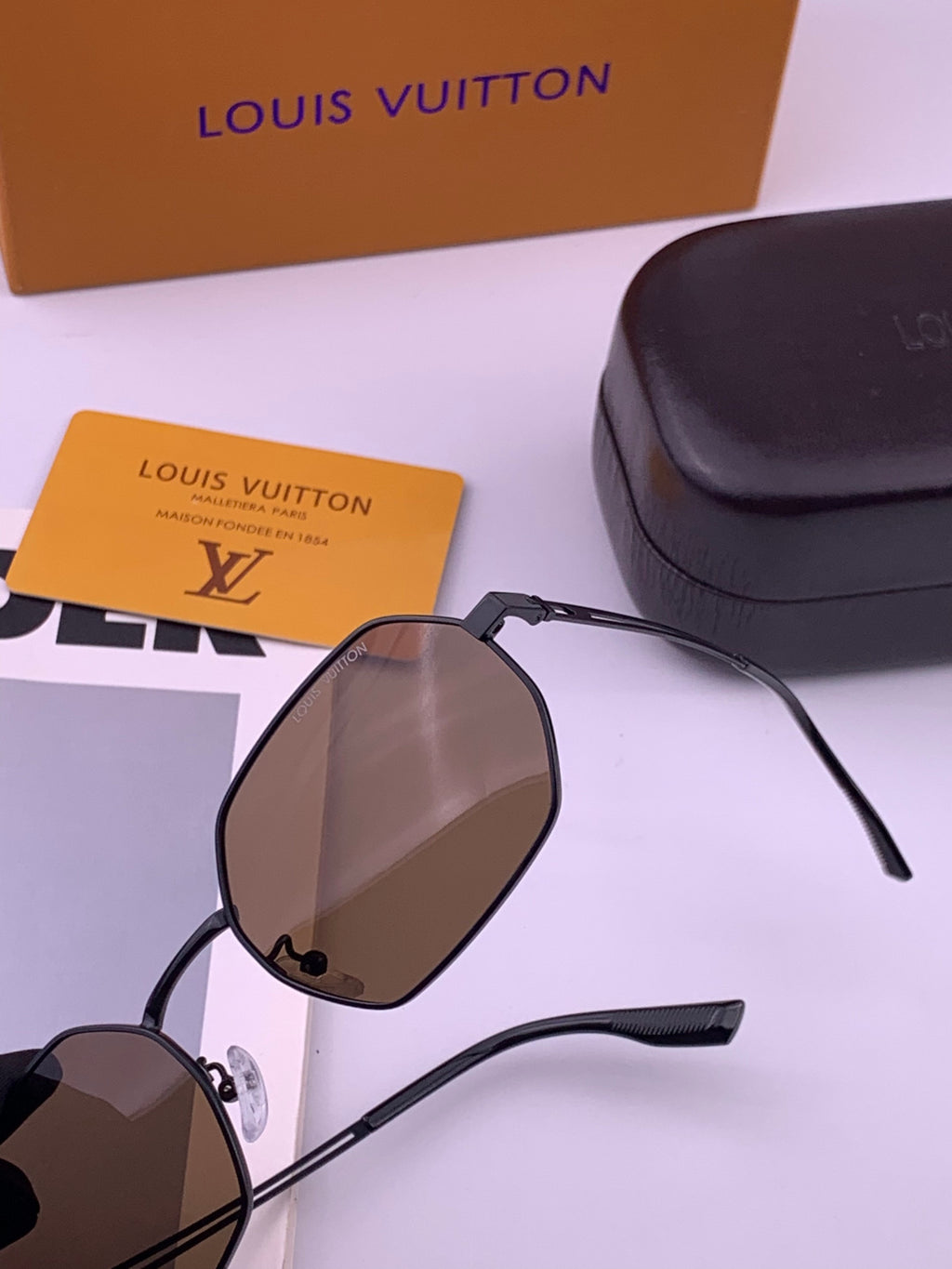 Louis Vuitton L6339 Polarized Aviator Gold Lens Sunglasses for Men & Women - detail image 3