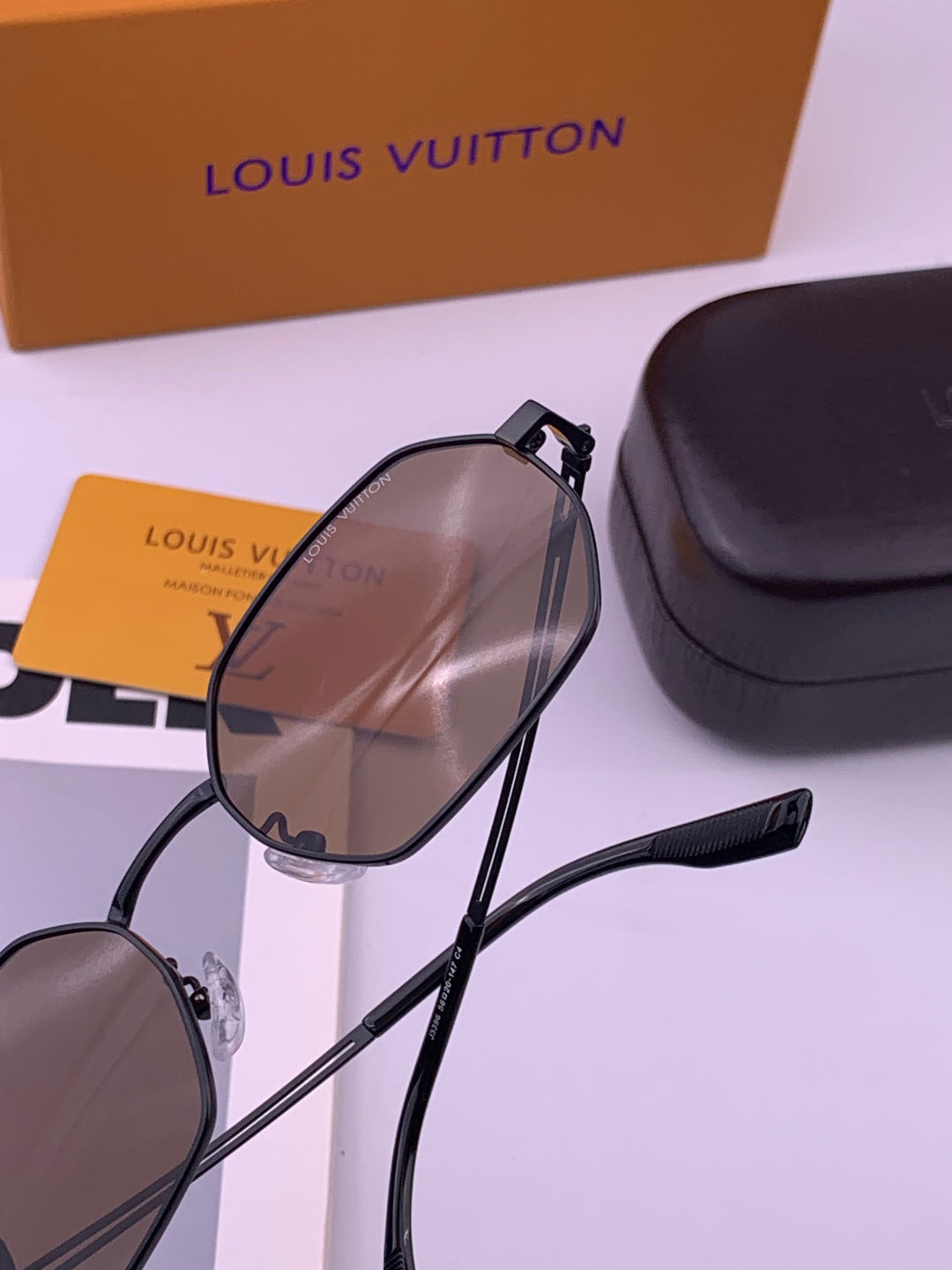 Louis Vuitton L6339 Polarized Aviator Gold Lens Sunglasses for Men & Women - detail image 4