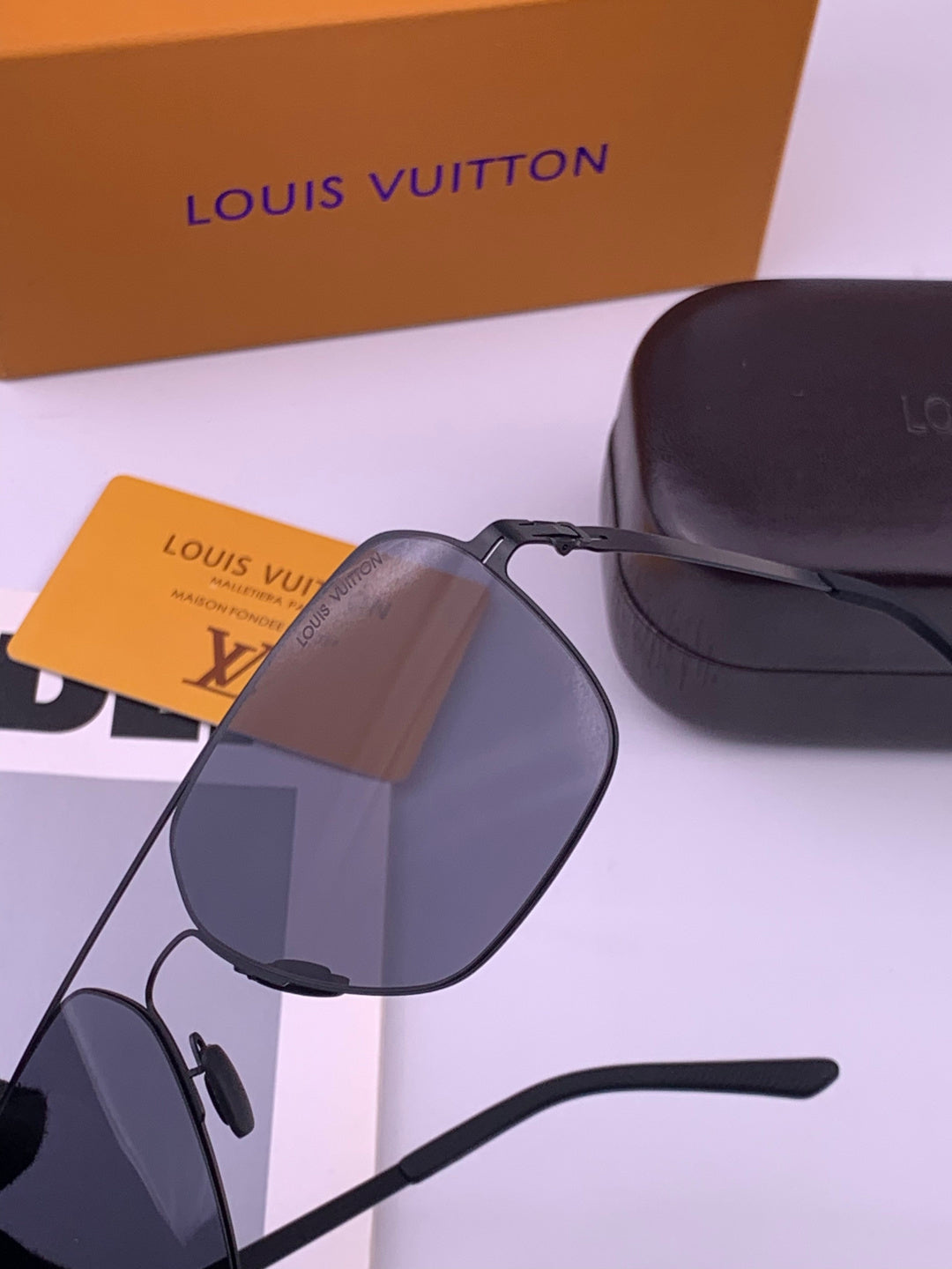 Louis Vuitton L3733 Fashion Gold Lens Sunglasses for Men & Women - detail image 3