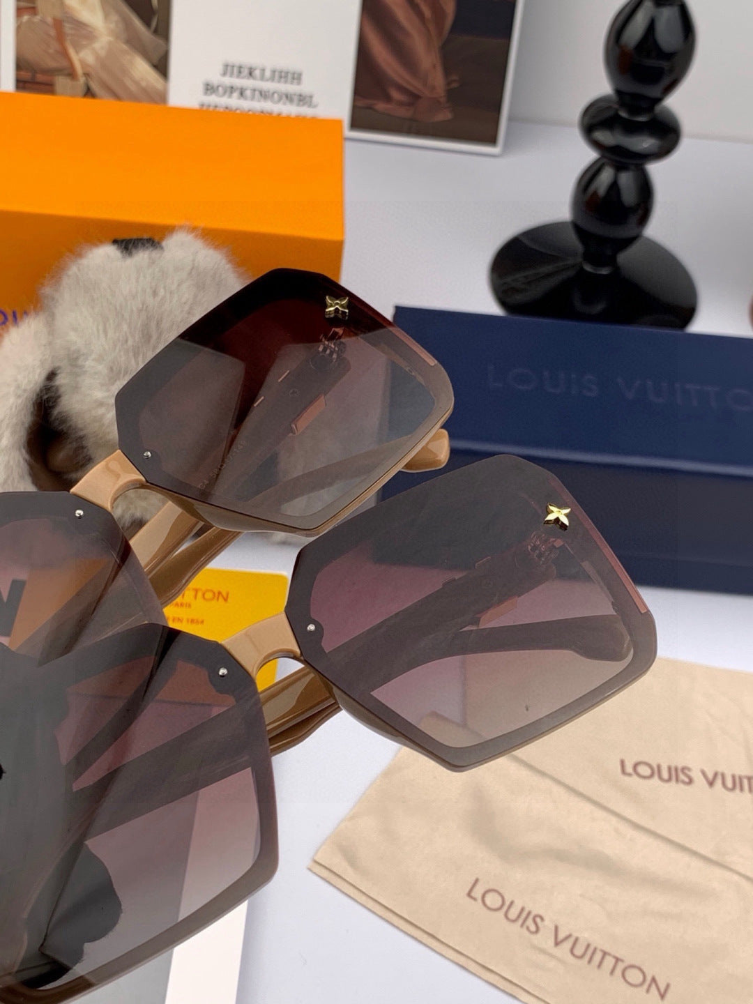 Louis Vuitton L3262 Square Red Lens Sunglasses for Men & Women - detail image 3
