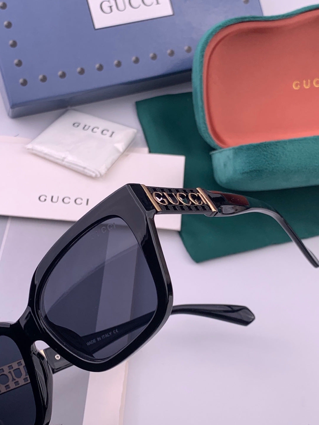 Gucci G16911 Square Gold Lens Sunglasses for Men & Women - detail image 3