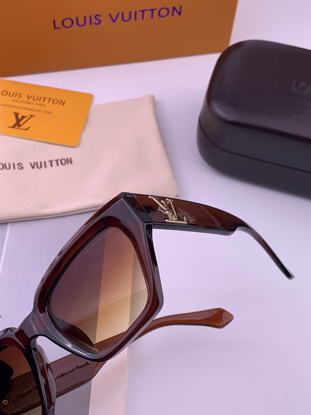 Louis Vuitton L26900 Square Black Lens Sunglasses for Women - detail image 6