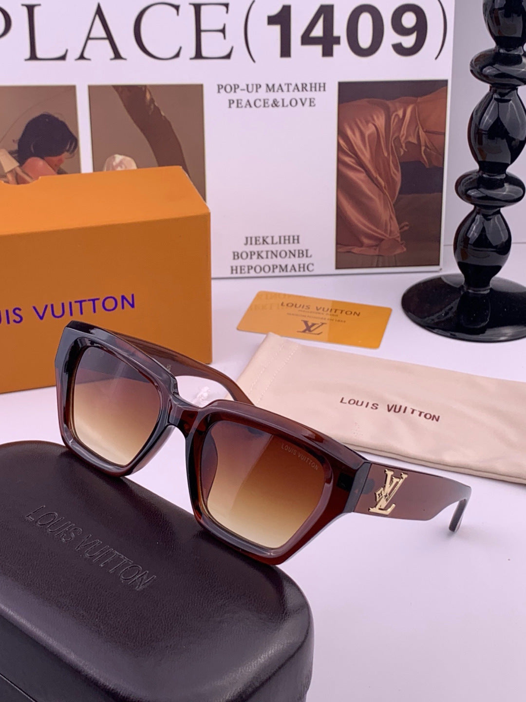 Louis Vuitton L26900 Square Black Lens Sunglasses for Women - detail image 4