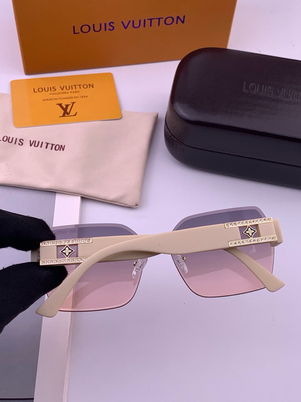 Louis Vuitton L9261 Square Gold Lens Sunglasses for Men & Women - detail image 4