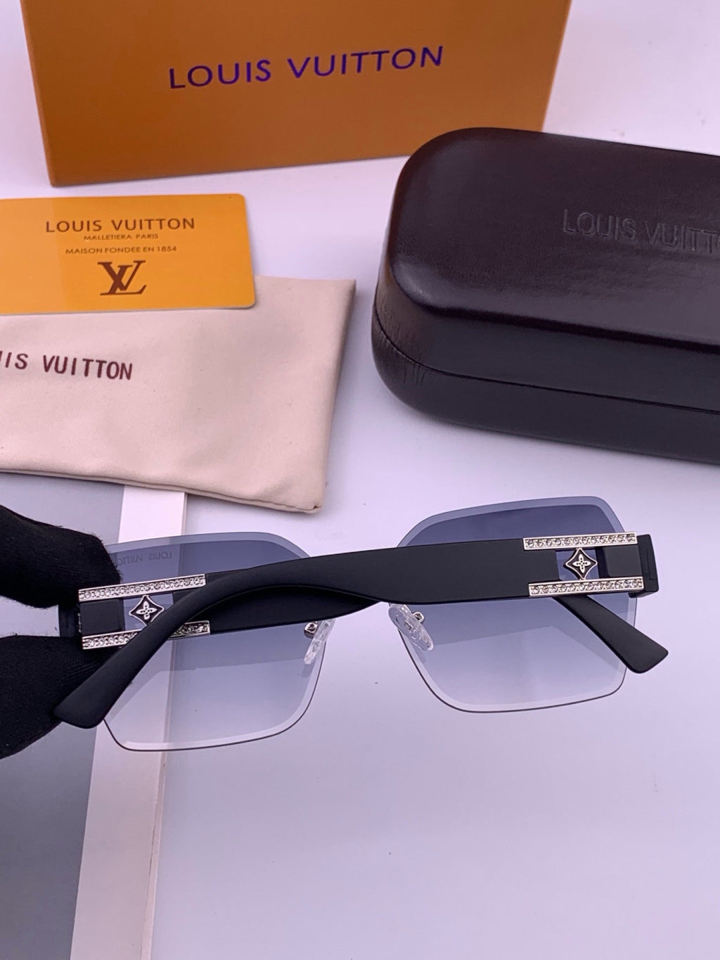 Louis Vuitton L9261 Square Black Lens Sunglasses for Men & Women - 486178 - detail image 4