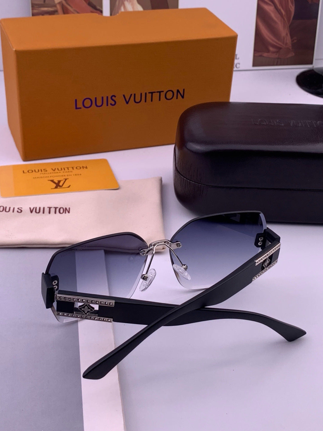 Louis Vuitton L9261 Square Black Lens Sunglasses for Men & Women - 486178 - detail image 6