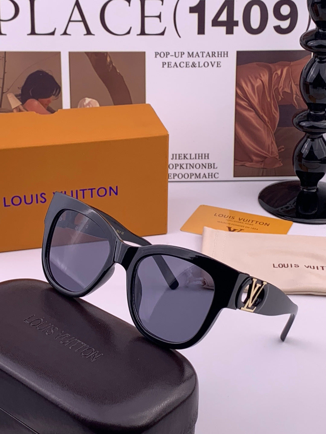 Louis Vuitton L07002 Square Black Lens Sunglasses for Women - 486181 - detail image 2