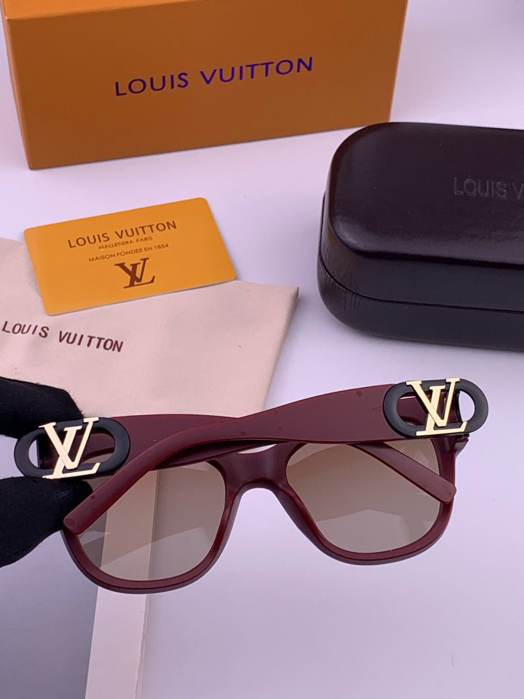 Louis Vuitton L07002 Square Black Lens Sunglasses for Women - detail image 4