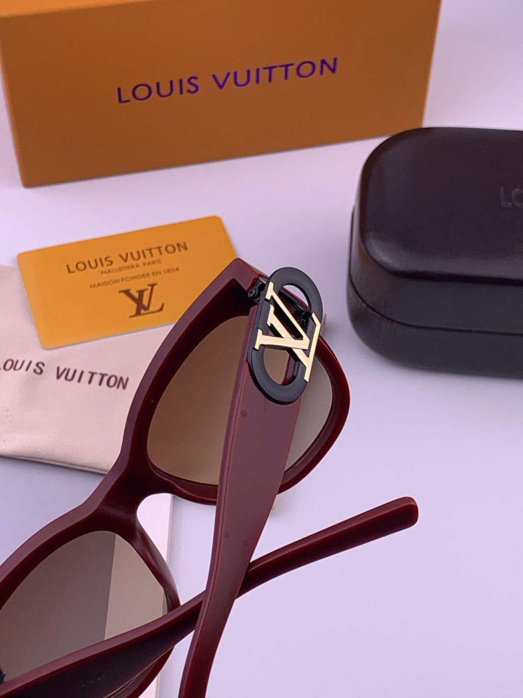 Louis Vuitton L07002 Square Black Lens Sunglasses for Women - detail image 7