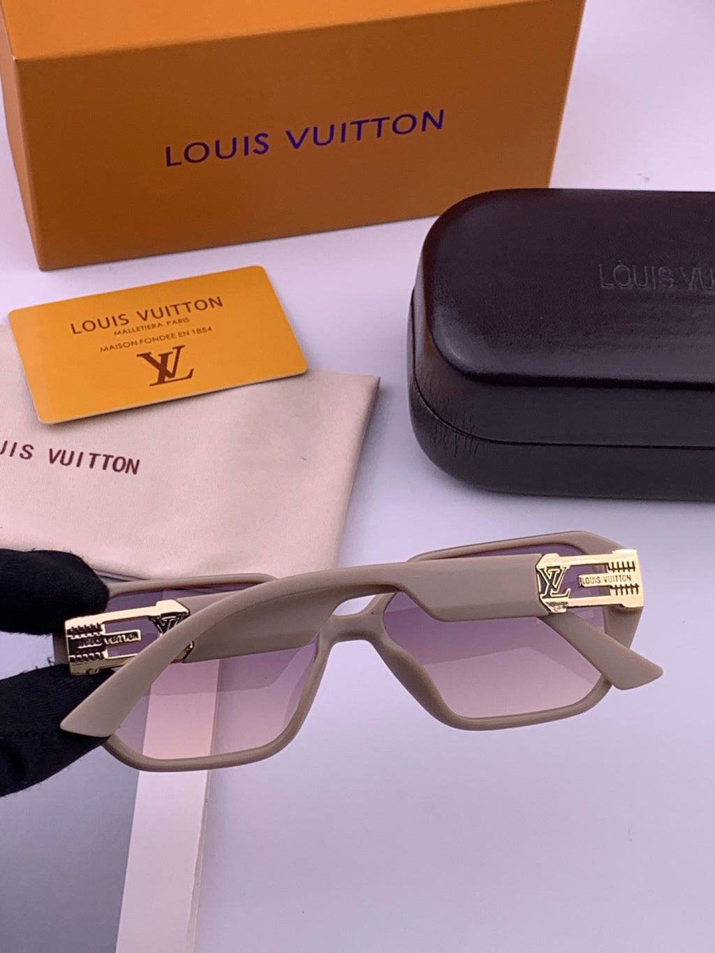 Louis Vuitton L17001 Square Purple Lens Sunglasses for Women - detail image 6
