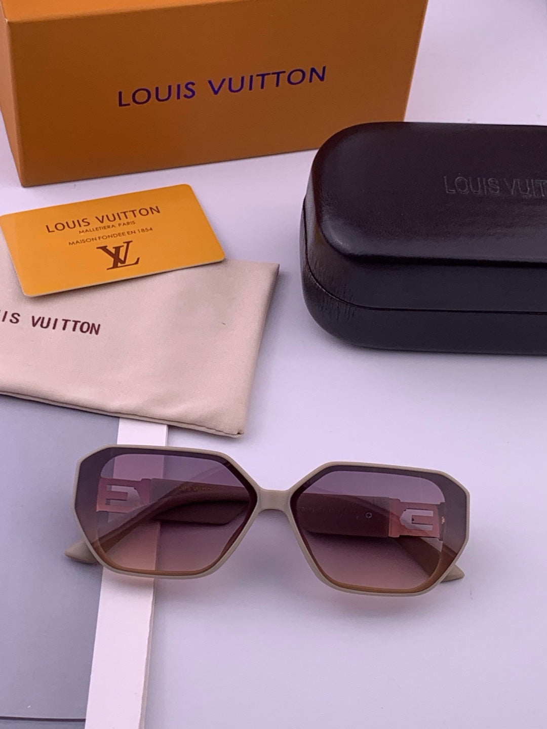 Louis Vuitton L17001 Square Purple Lens Sunglasses for Women - detail image 7