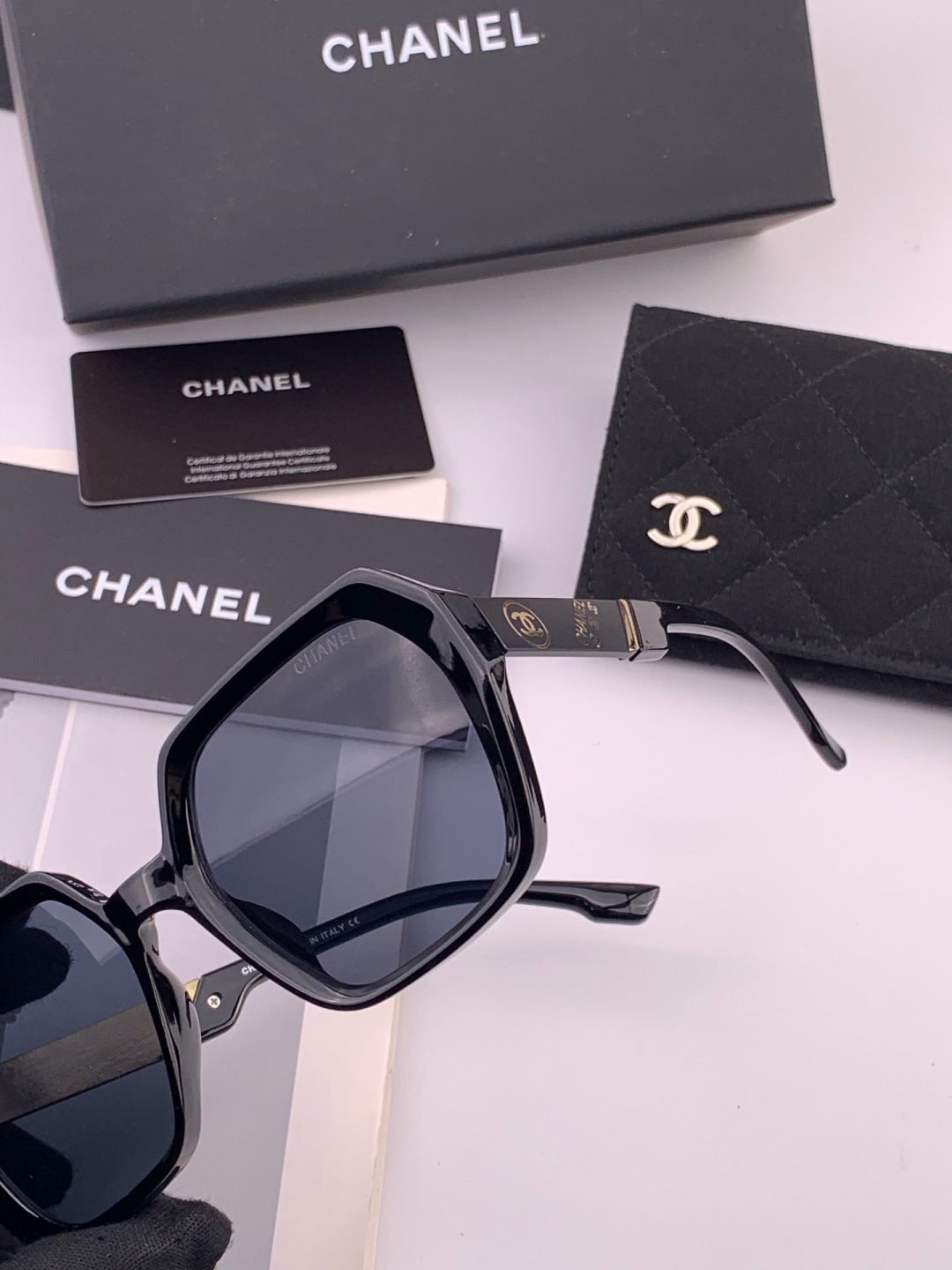 Chanel CH84022 Oversized Gold Lens Sunglasses for Men & Women - detail image 4