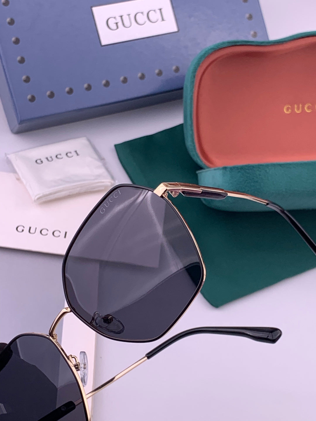 Gucci G9822 Polarized Oversized Brown Lens Sunglasses for Men & Women - 486389 - detail image 3