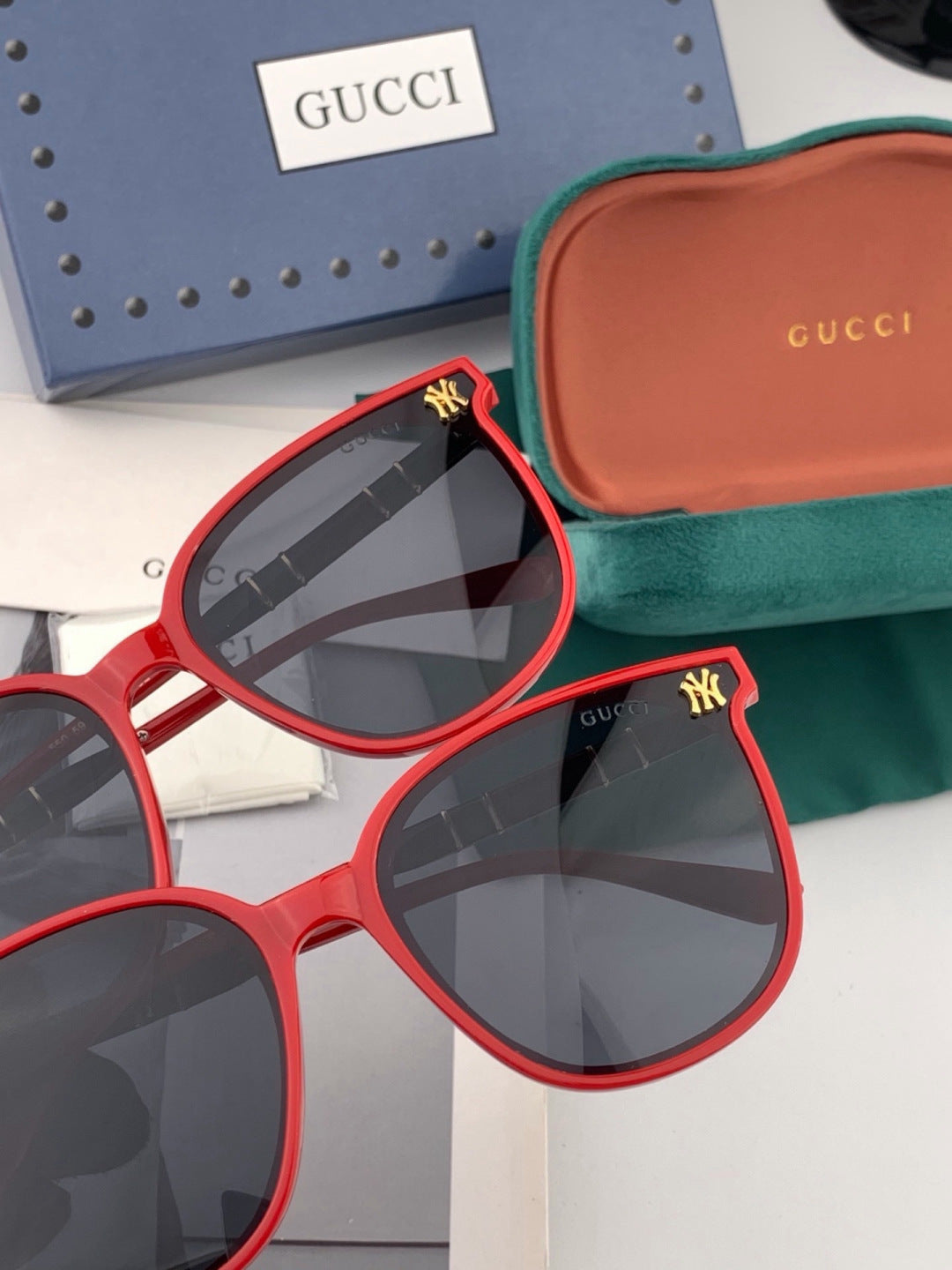 Gucci G15501 Polarized Round Gold Lens Sunglasses for Men & Women - detail image 3