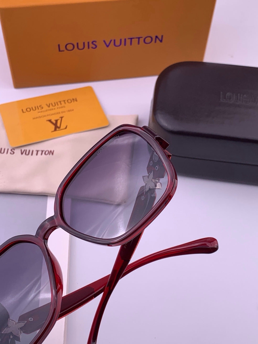 Louis Vuitton 2614 Polarized Square Gold Lens Sunglasses for Men & Women - detail image 4
