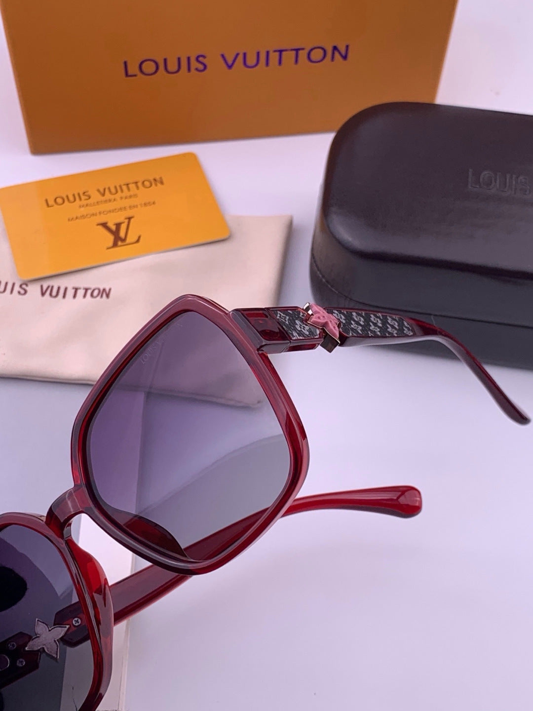 Louis Vuitton 2614 Polarized Square Gold Lens Sunglasses for Men & Women - detail image 3