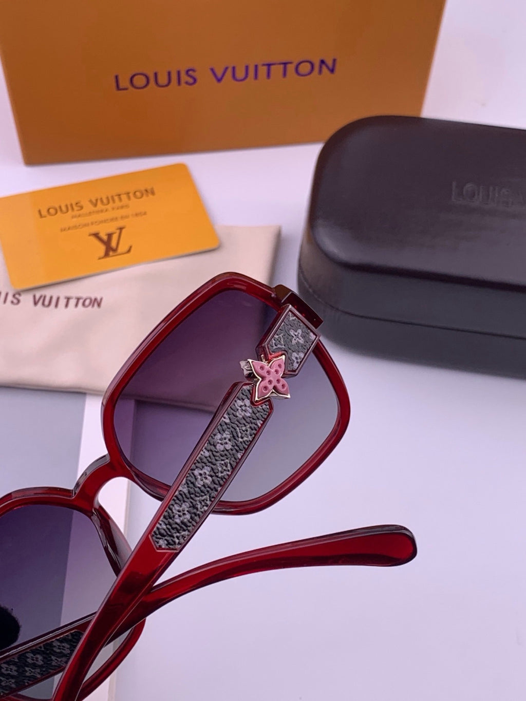 Louis Vuitton 2614 Polarized Square Gold Lens Sunglasses for Men & Women - detail image 5