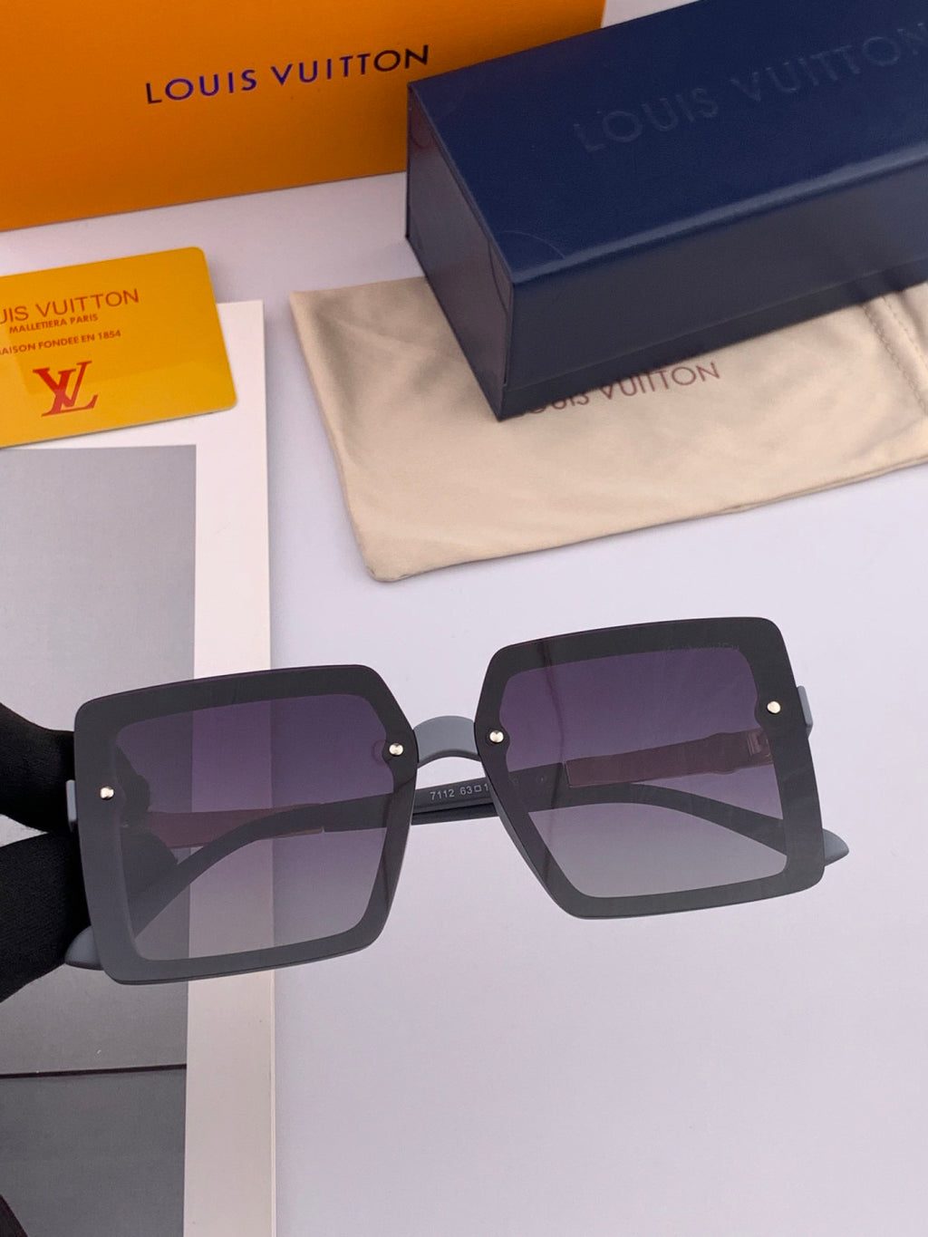 Louis Vuitton L2711 Polarized Square Red Lens Sunglasses for Men & Women - detail image 2