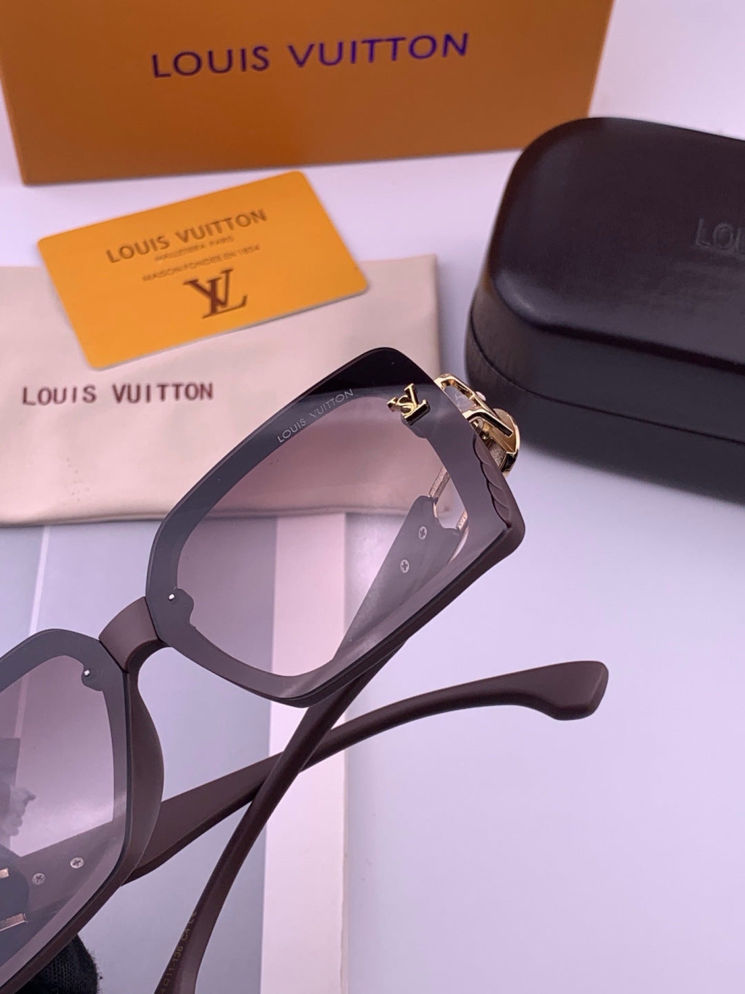 Louis Vuitton L5304 Polarized Square Brown Lens Sunglasses for Men & Women - detail image 4