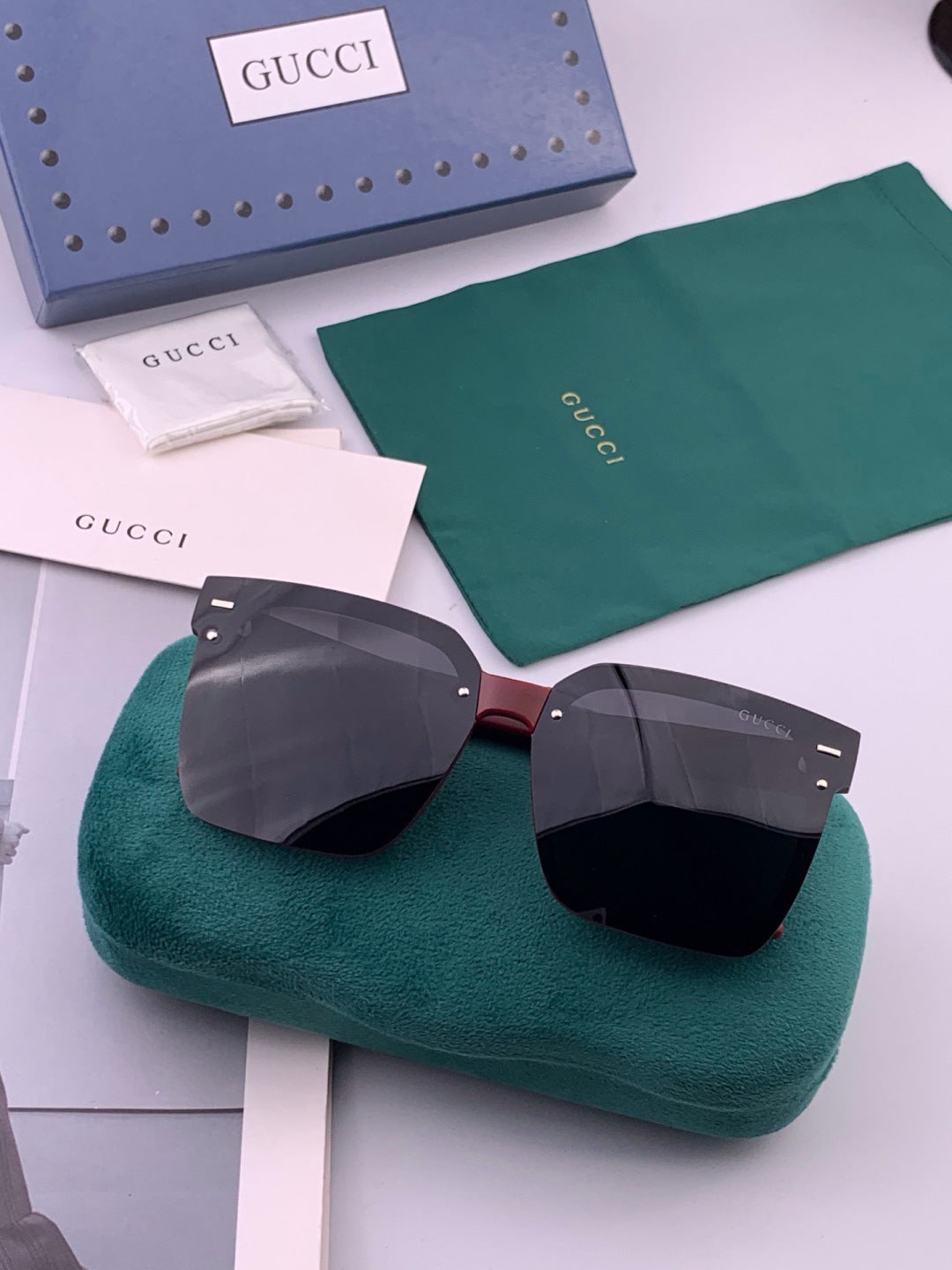Gucci G7292 Polarized Square Gold Lens Sunglasses for Men & Women - detail image 6