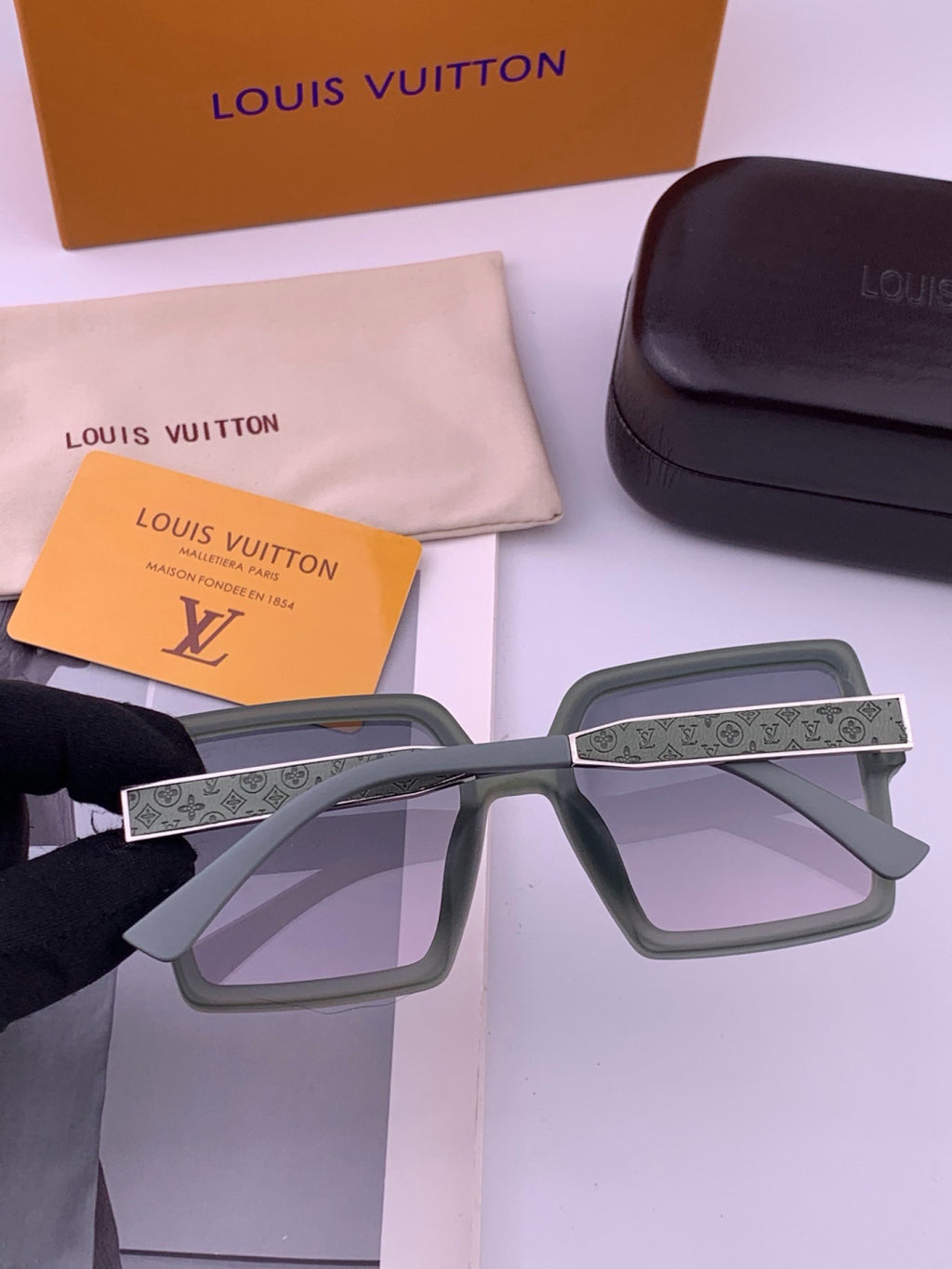 Louis Vuitton L1577 Polarized Square Gray Lens Sunglasses for Men & Women - detail image 5