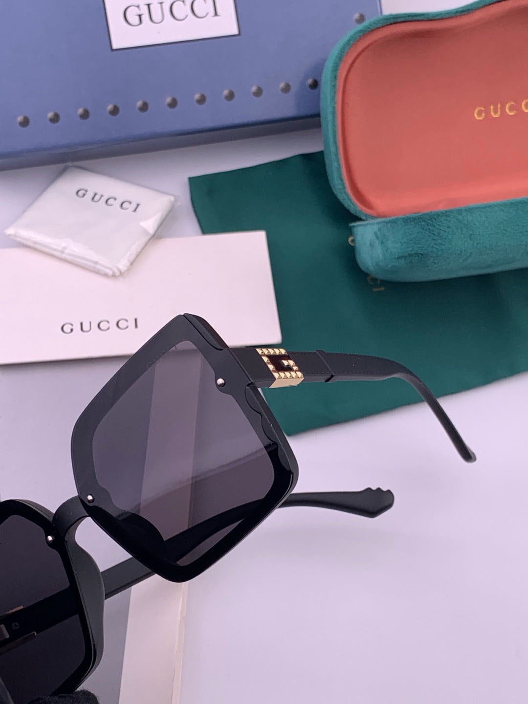 Gucci G3518 Polarized Fashion Black Lens Sunglasses for Women - detail image 2