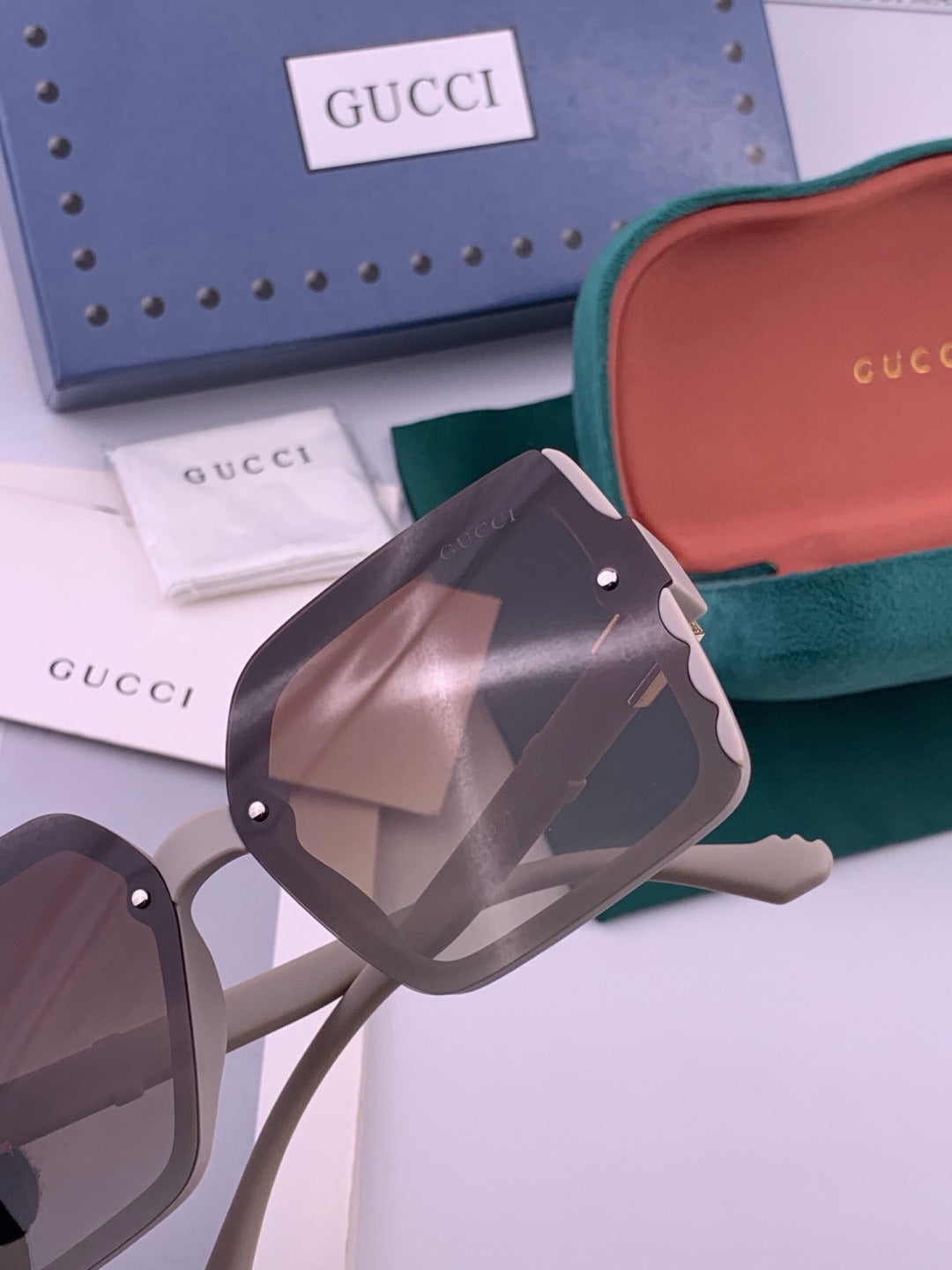 Gucci G3518 Polarized Fashion Brown Lens Sunglasses for Women - detail image 5