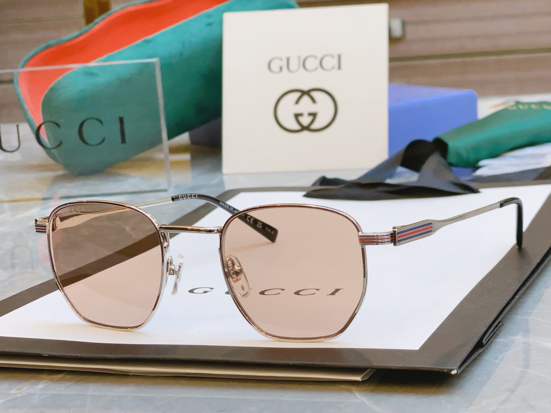 Gucci GG1878O Fashion Gray Lens Sunglasses for Men & Women - detail image 3