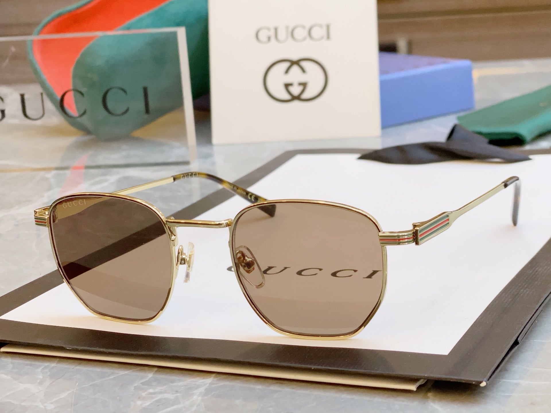 Gucci GG1878O Fashion Gray Lens Sunglasses for Men & Women - detail image 2