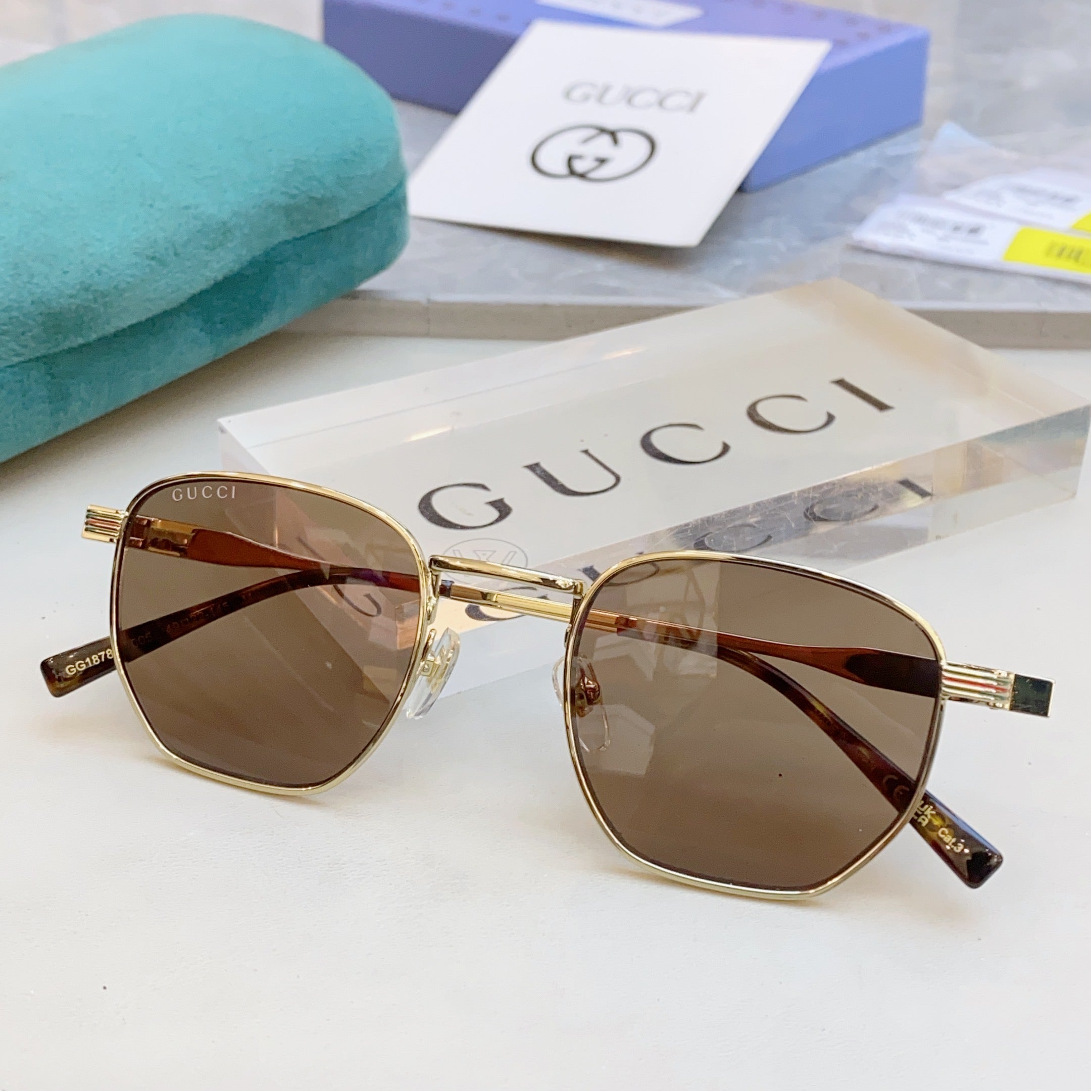 Gucci GG1878O Fashion Gray Lens Sunglasses for Men & Women - 431385 - detail image 4