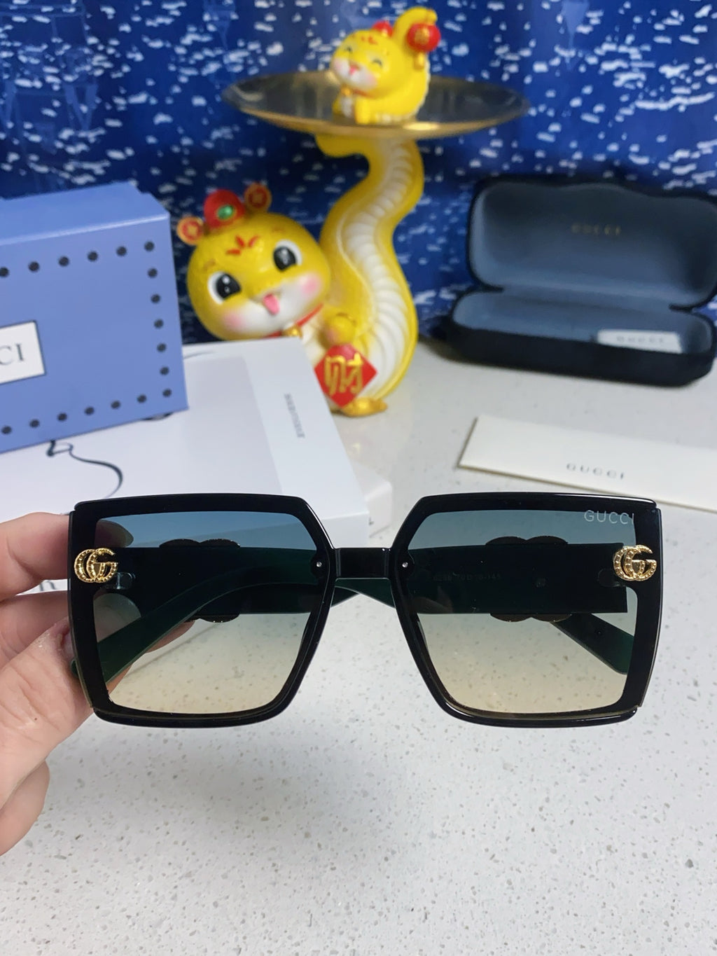 Gucci Polarized Fashion Blue Lens Sunglasses for Women - 486442 - detail image 4