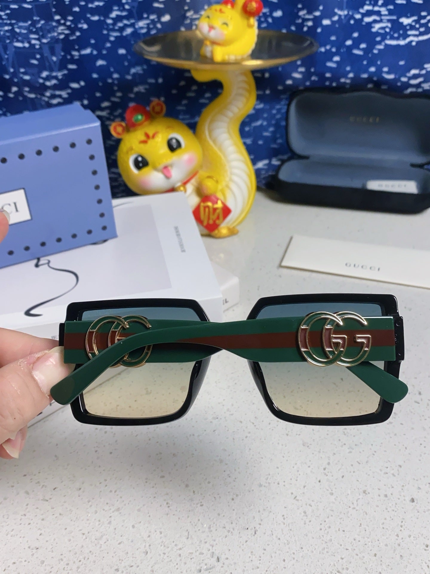 Gucci Polarized Fashion Blue Lens Sunglasses for Women - 486442 - detail image 5