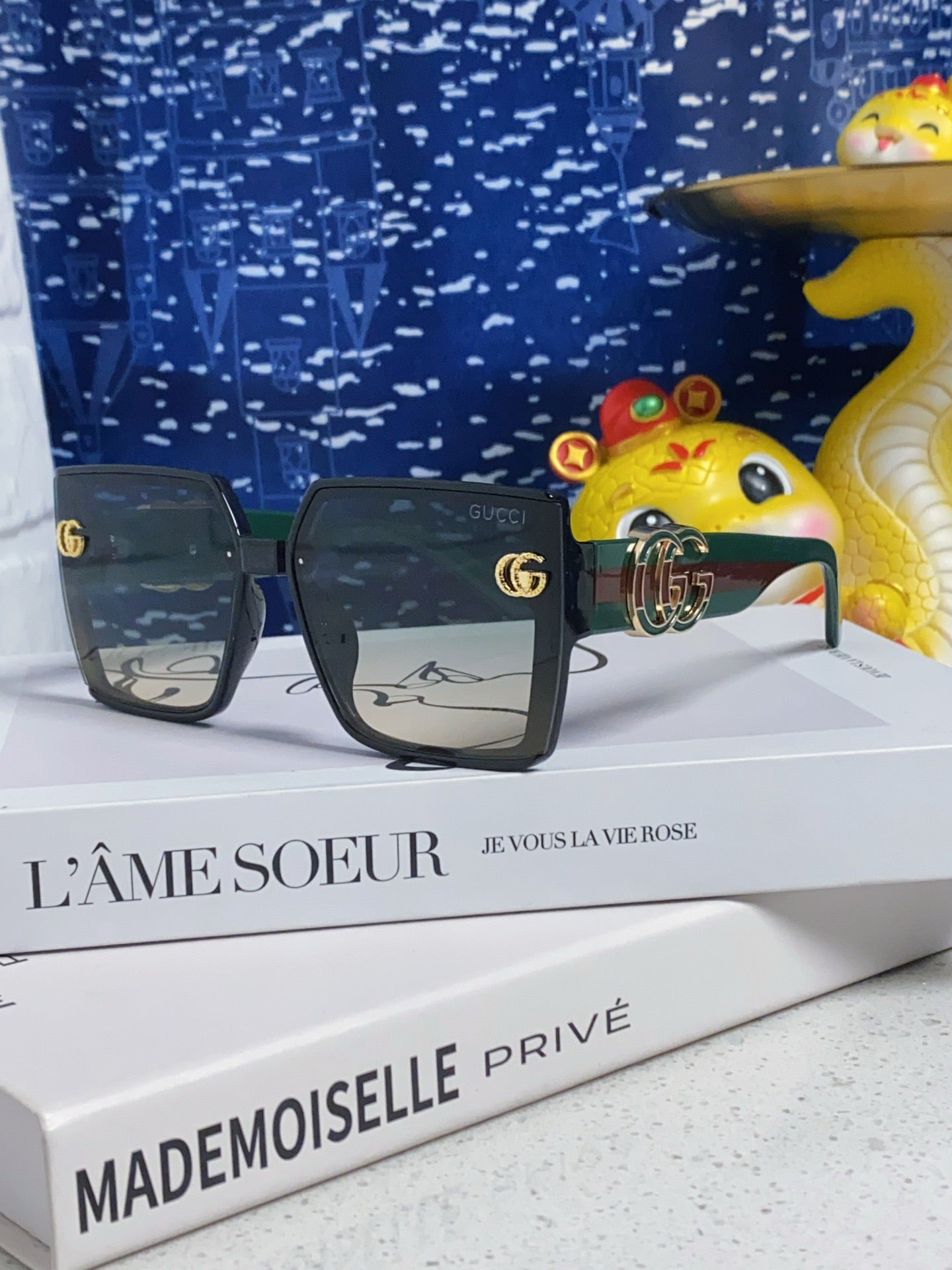 Gucci Polarized Fashion Blue Lens Sunglasses for Women - 486442