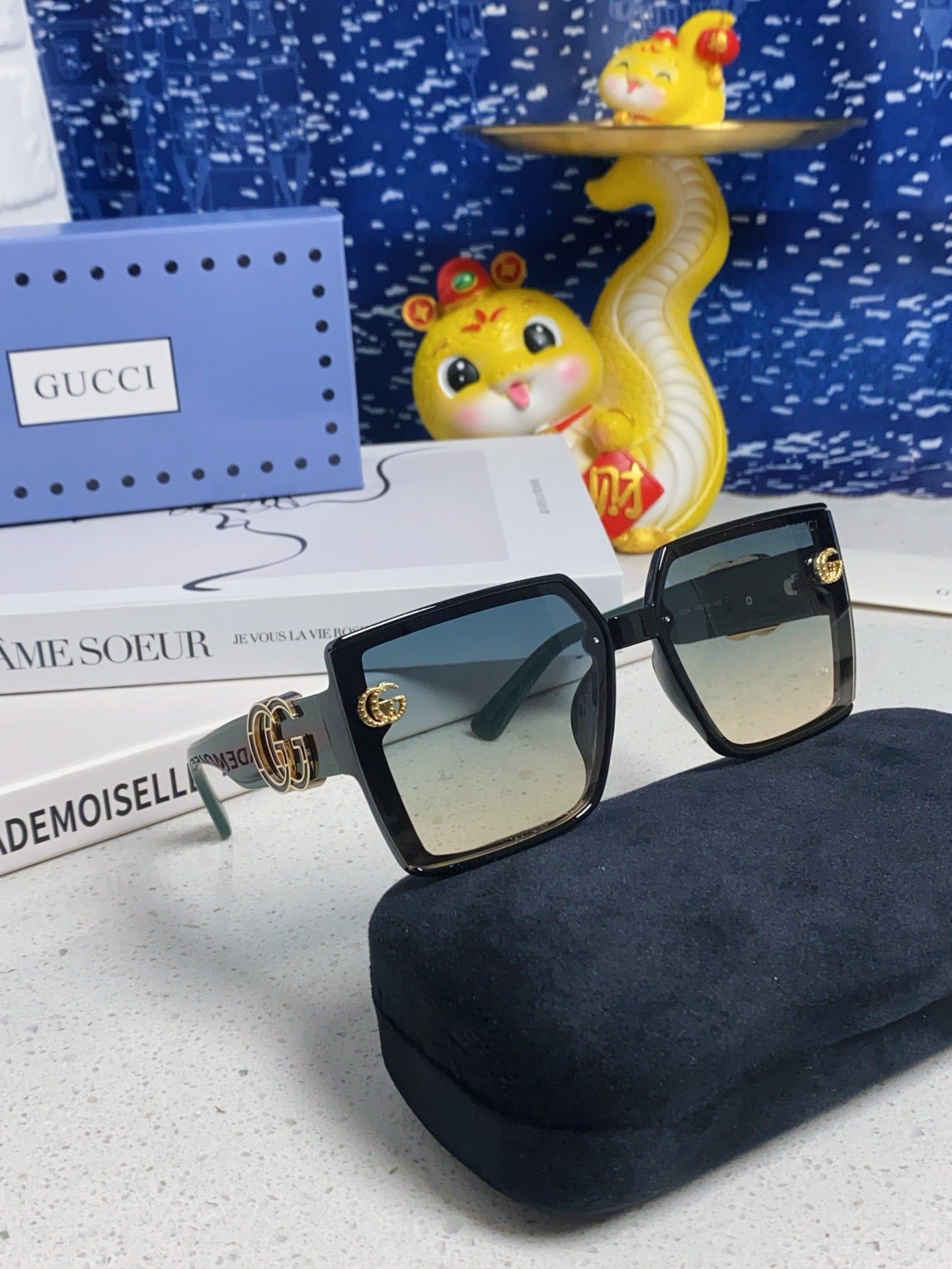 Gucci Polarized Fashion Blue Lens Sunglasses for Women - 486442 - detail image 9