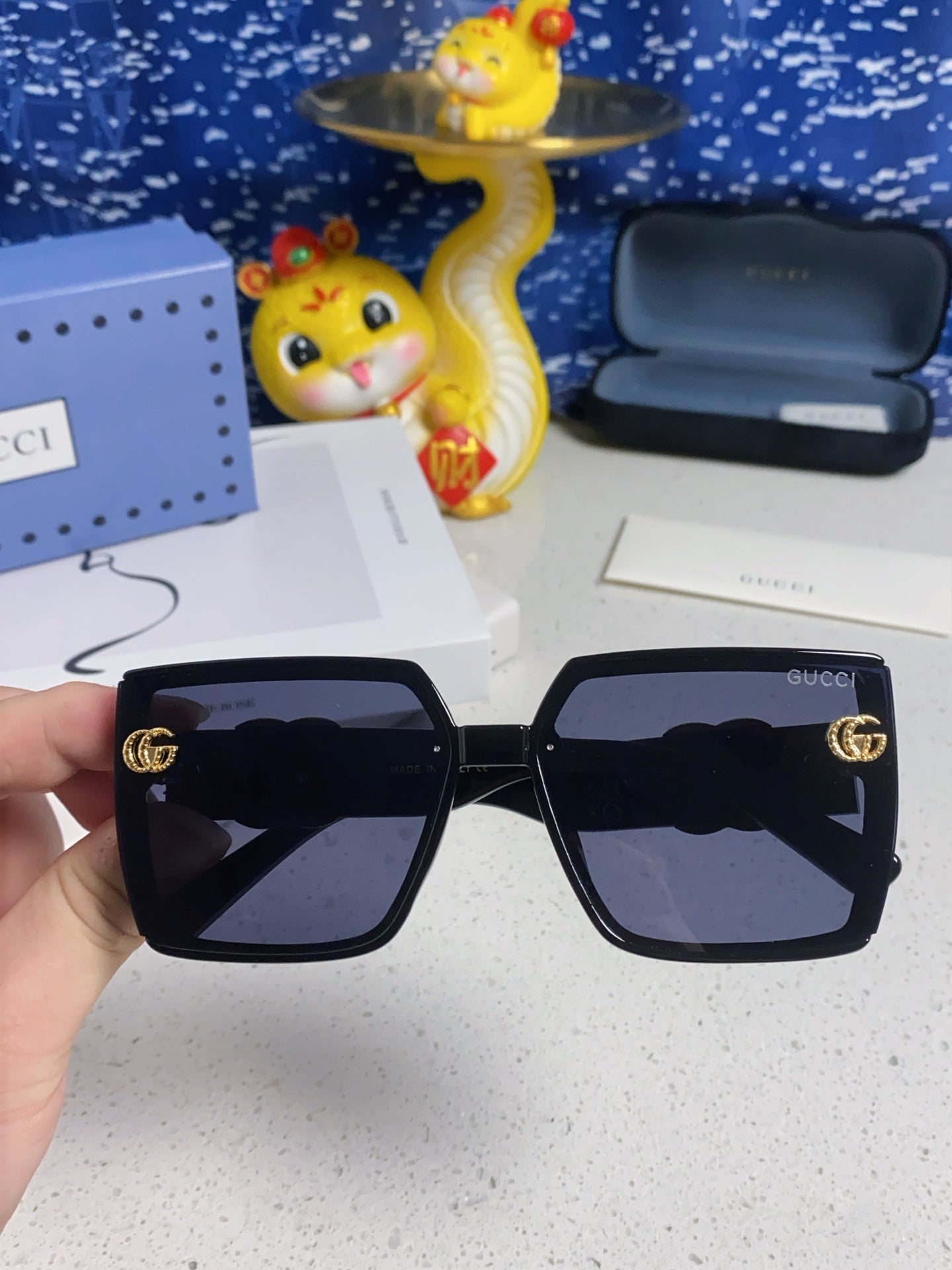 Gucci Polarized Fashion Blue Lens Sunglasses for Women - detail image 4