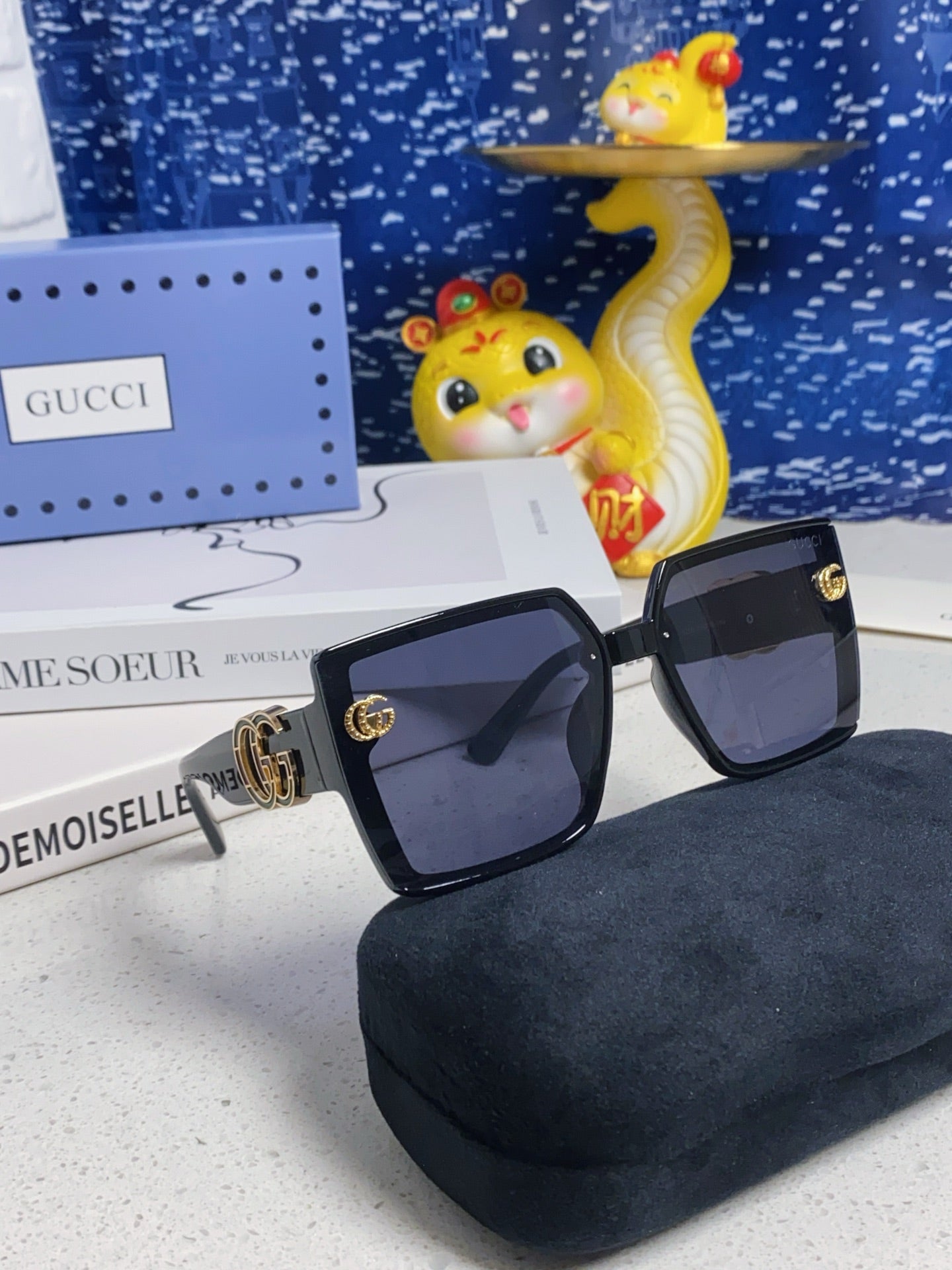 Gucci Polarized Fashion Blue Lens Sunglasses for Women - detail image 9