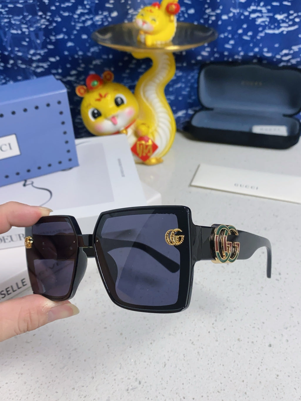 Gucci Polarized Fashion Blue Lens Sunglasses for Women - detail image 6