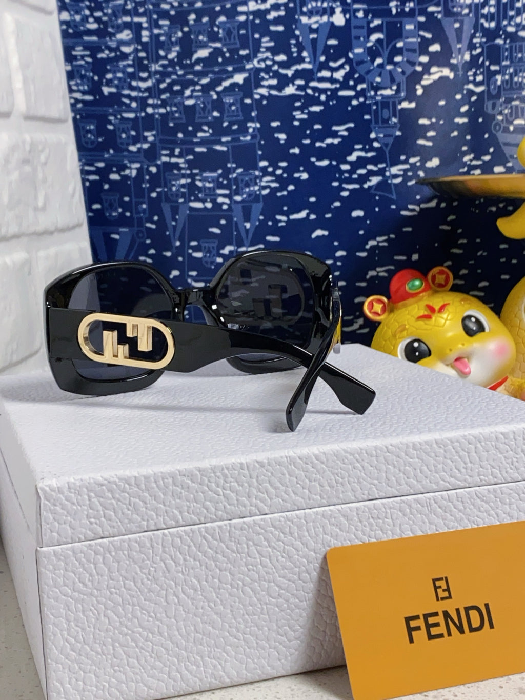 Fendi Metal Fashion Pink Lens Sunglasses for Men & Women - detail image 3