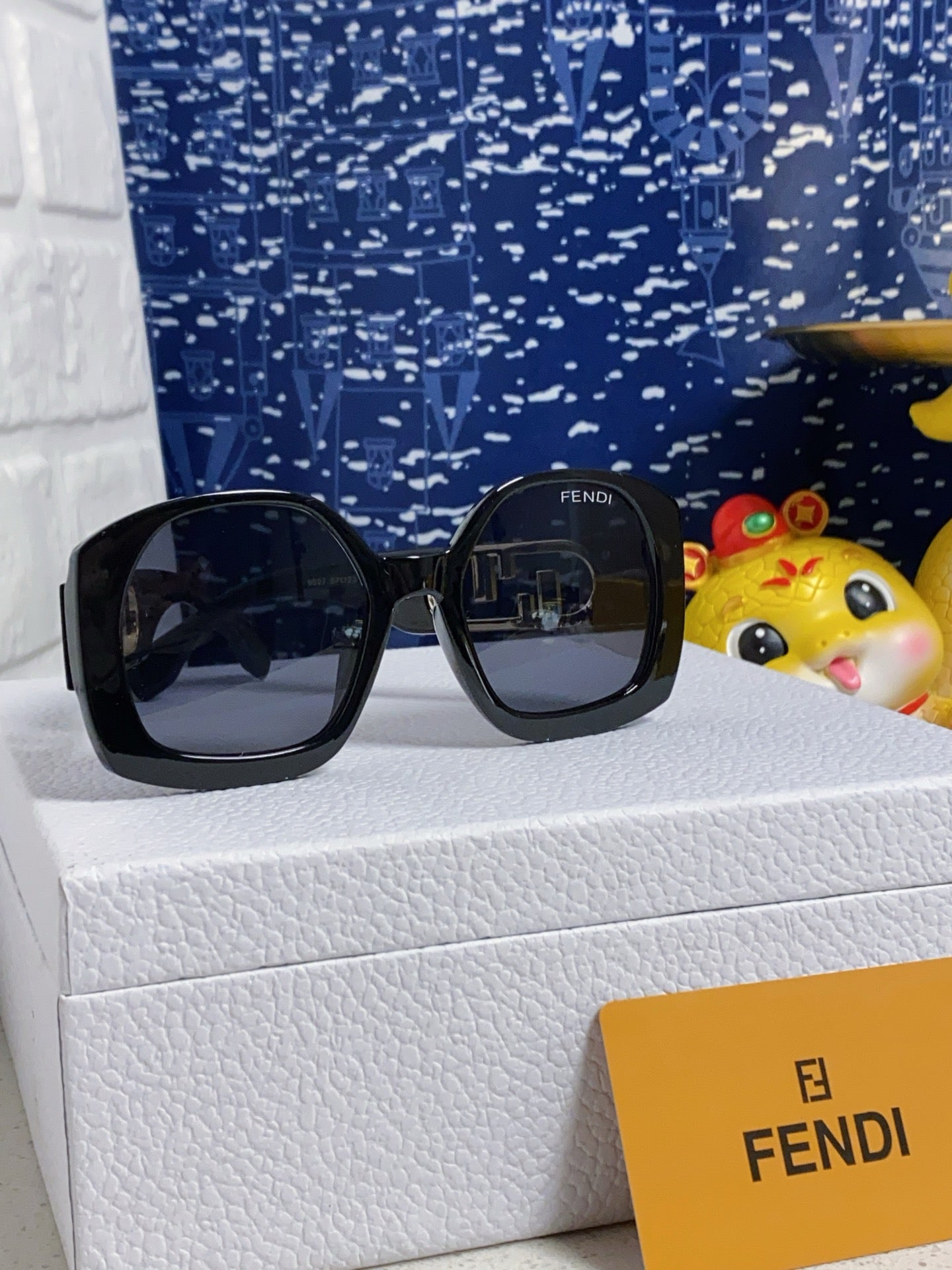 Fendi Metal Fashion Pink Lens Sunglasses for Men & Women - detail image 2
