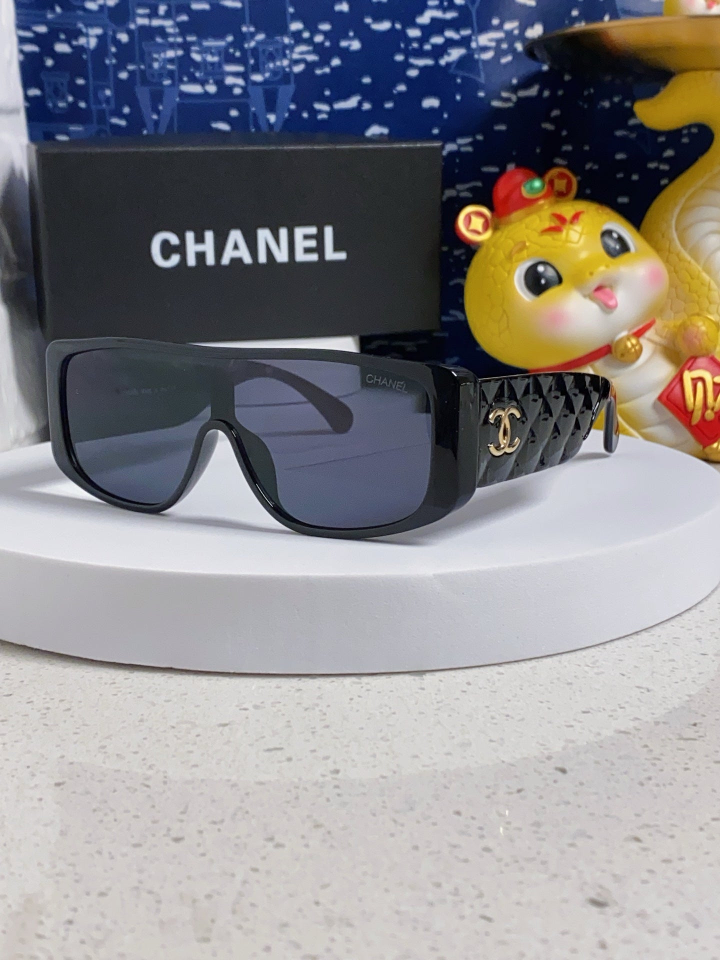 Chanel Fashion Black Lens Sunglasses for Men & Women - 486649 - detail image 2