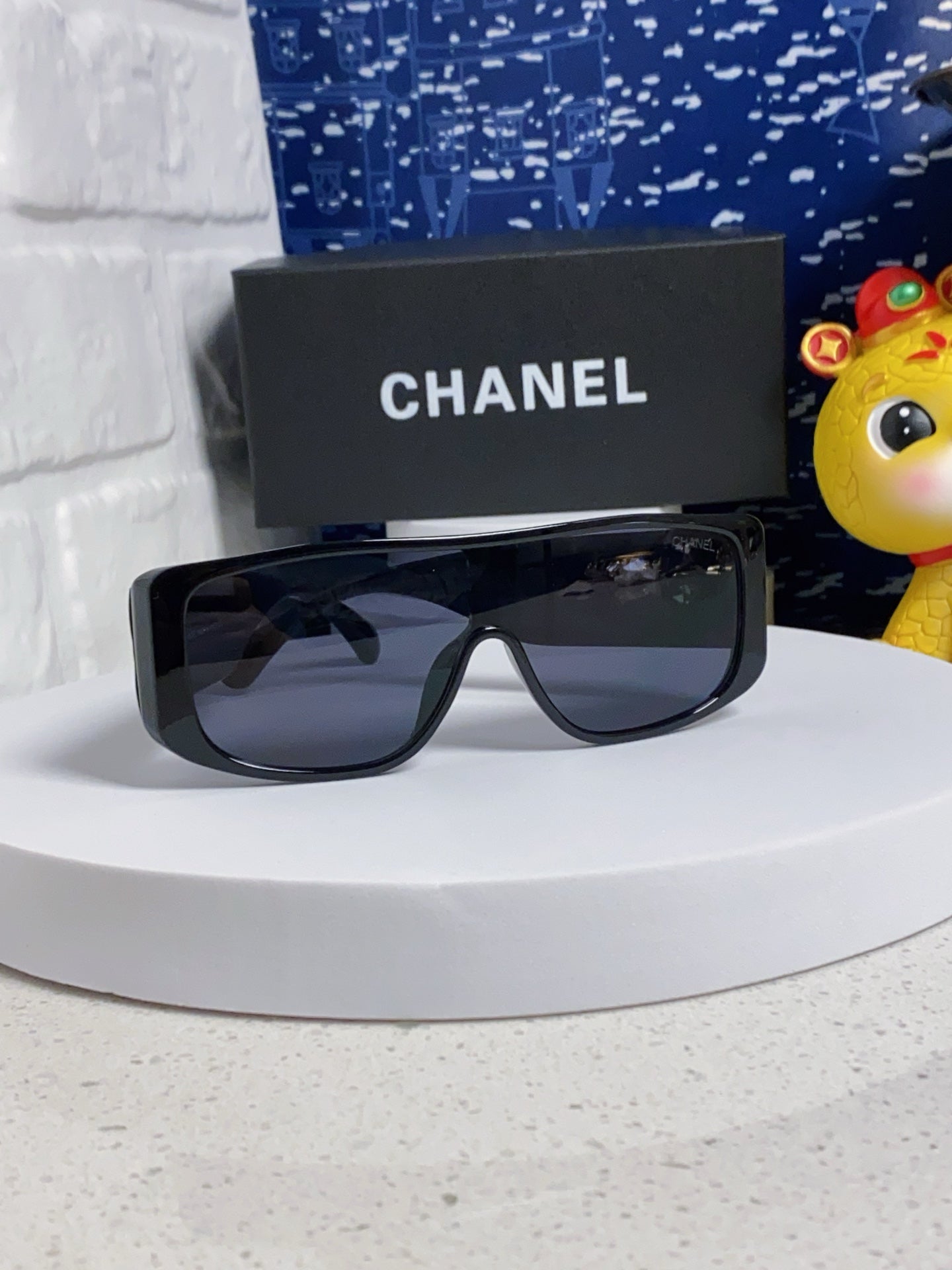 Chanel Fashion Black Lens Sunglasses for Men & Women - 486649 - detail image 3