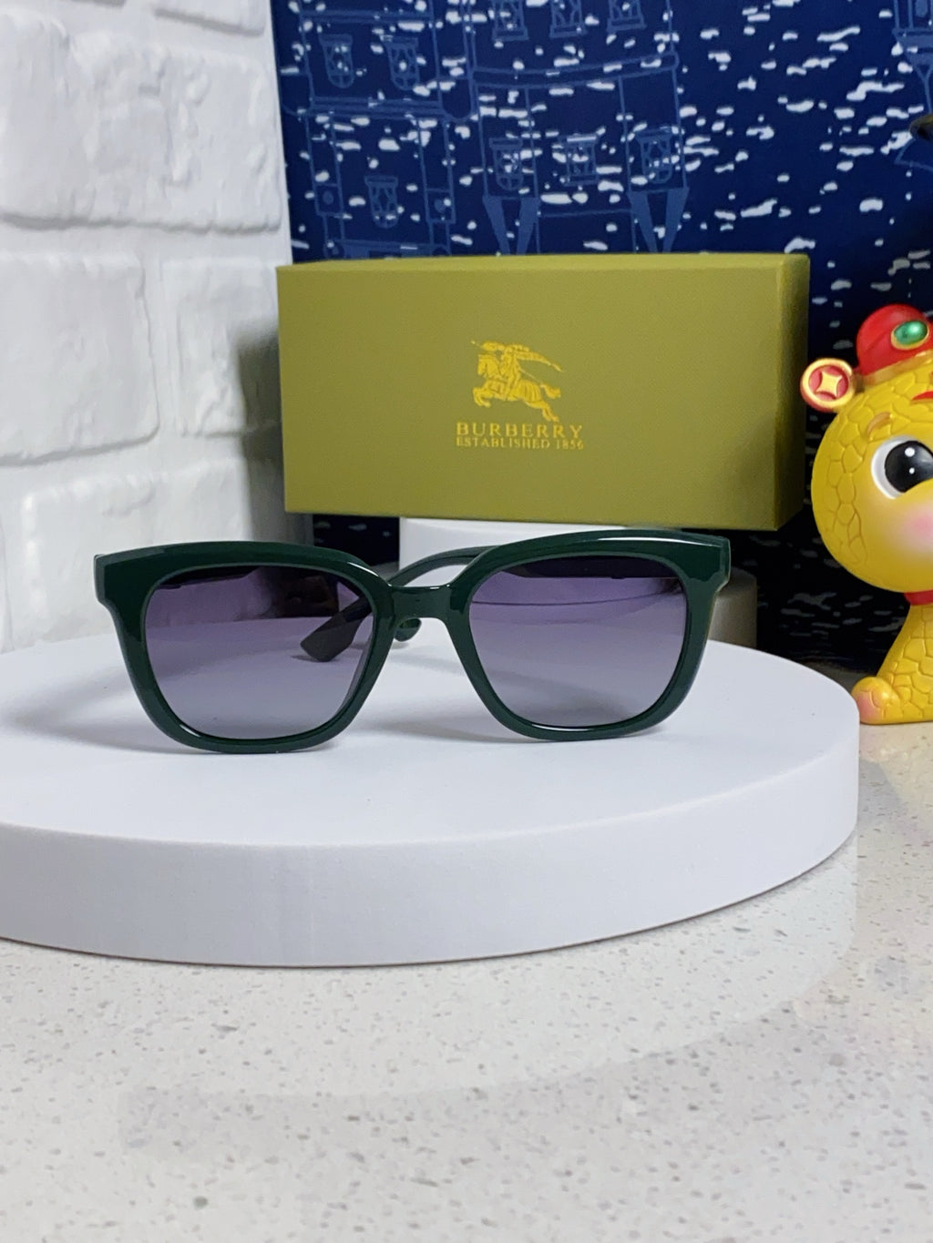Burberry Polarized Fashion Silver Lens Sunglasses for Men & Women - 399108 - detail image 2