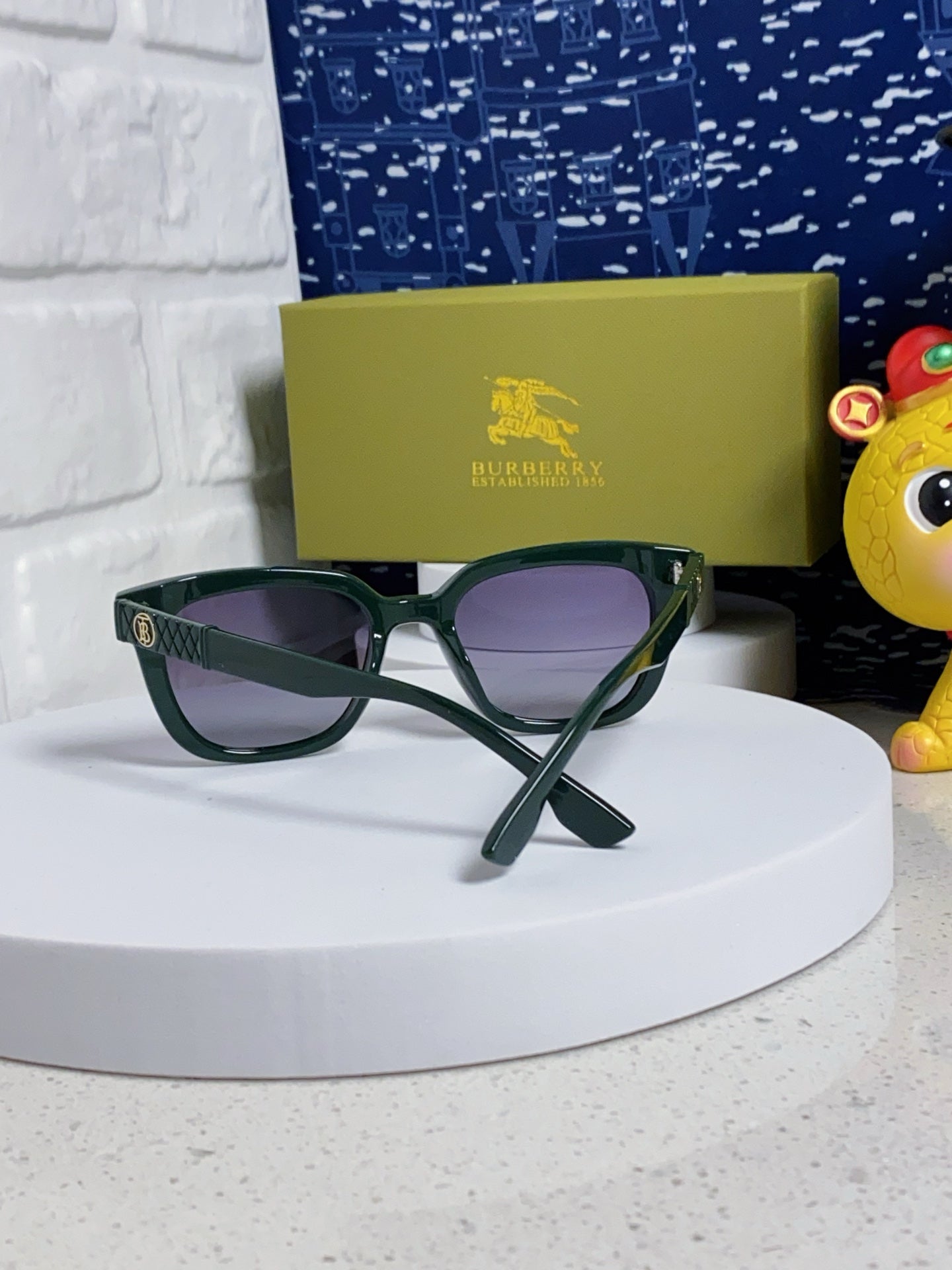 Burberry Polarized Fashion Silver Lens Sunglasses for Men & Women - 399108 - detail image 3