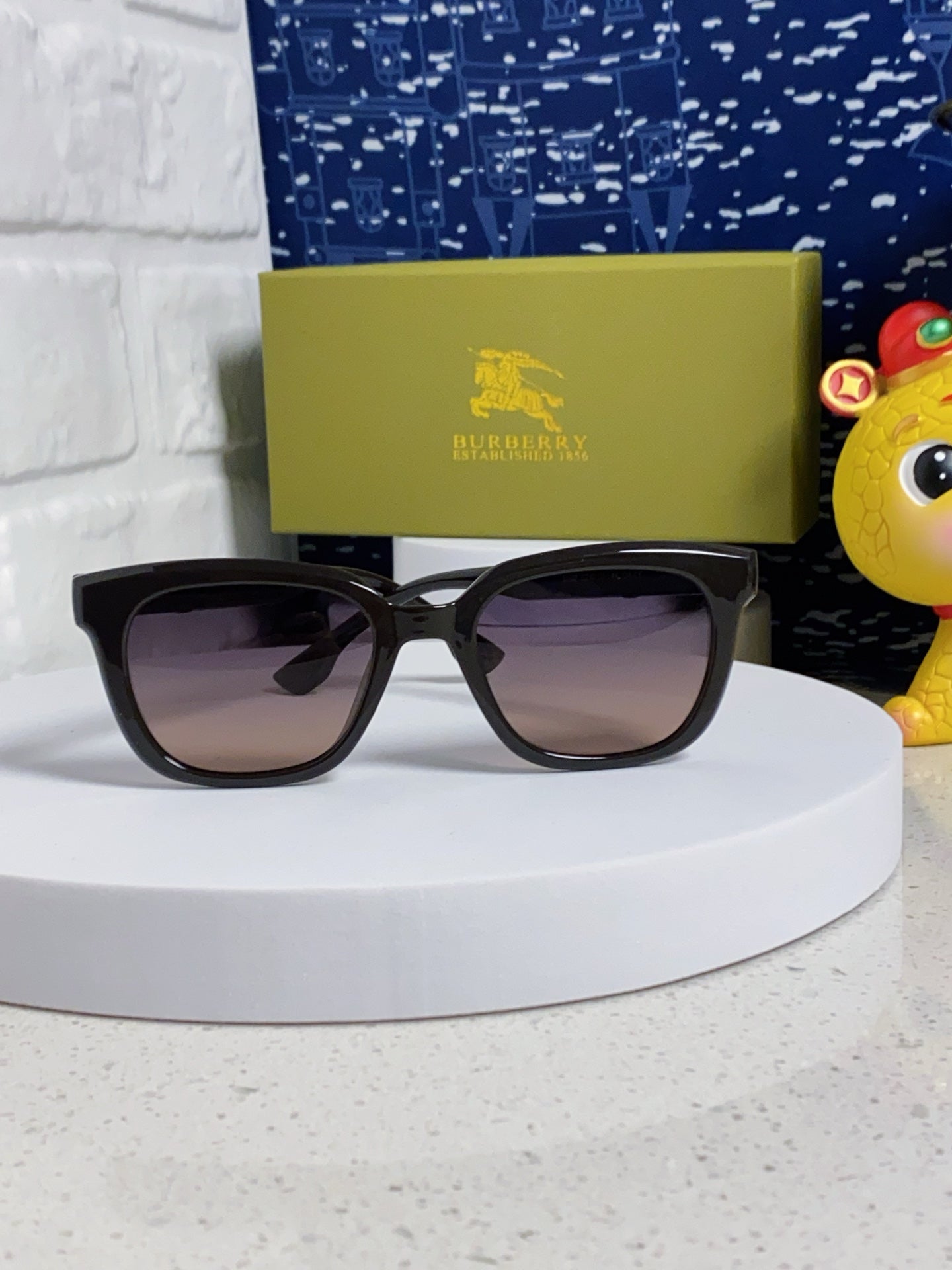 Burberry Polarized Fashion Silver Lens Sunglasses for Men & Women - 399109 - detail image 2
